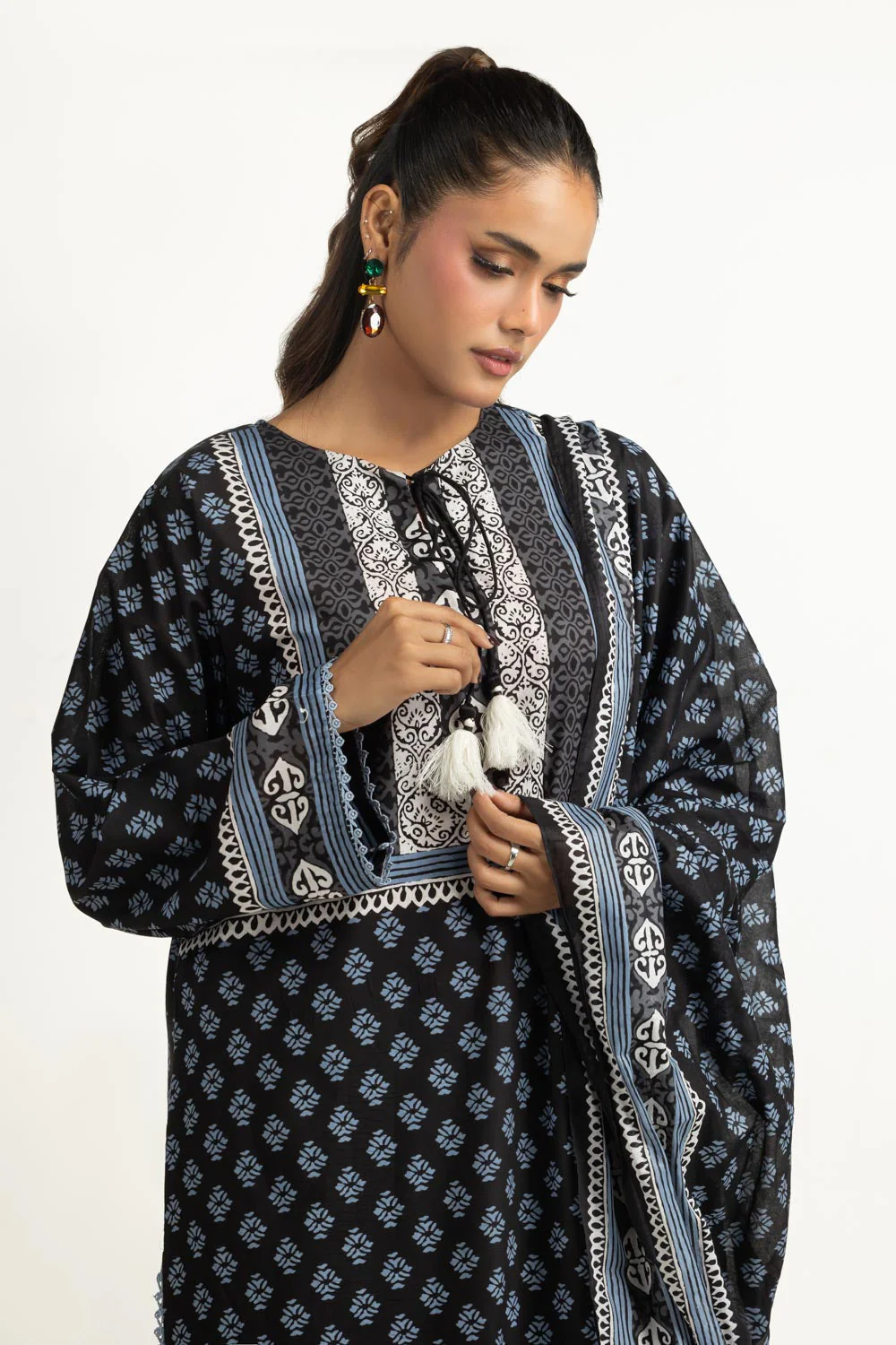 Gul Ahmed Stitched Lawn 3 Piece B#62002 J(60) Y(5) - Image 4