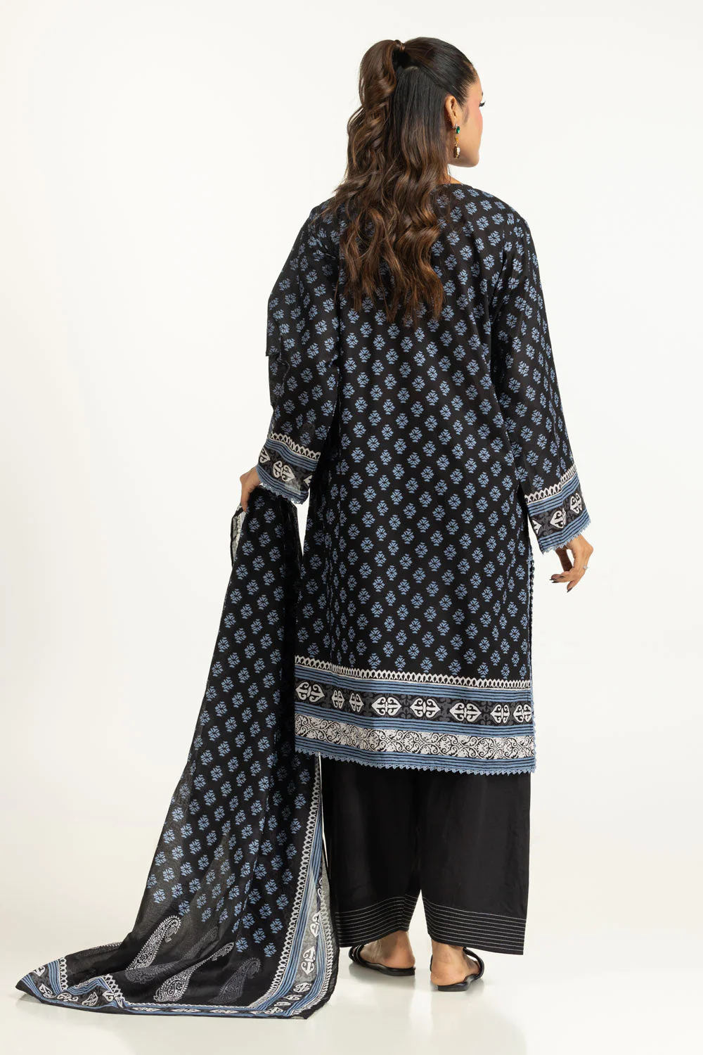 Gul Ahmed Stitched Lawn 3 Piece B#62002 J(60) Y(5) - Image 6