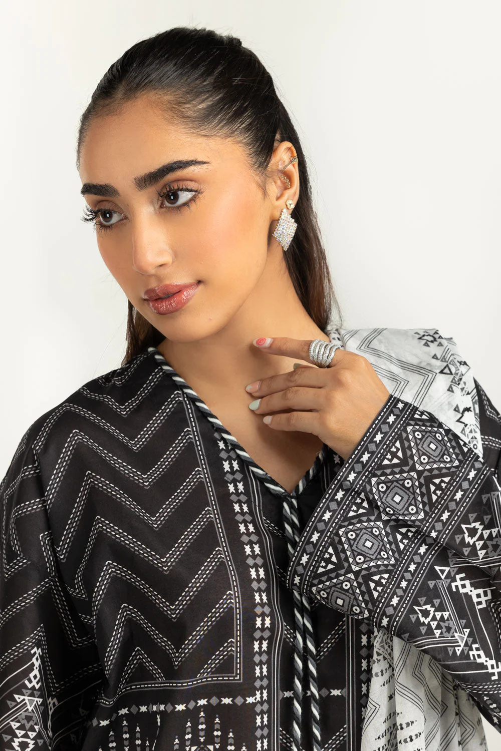 Gul Ahmed Stitched Lawn 3 Piece B#62004 J(69) NY 63 - Image 2