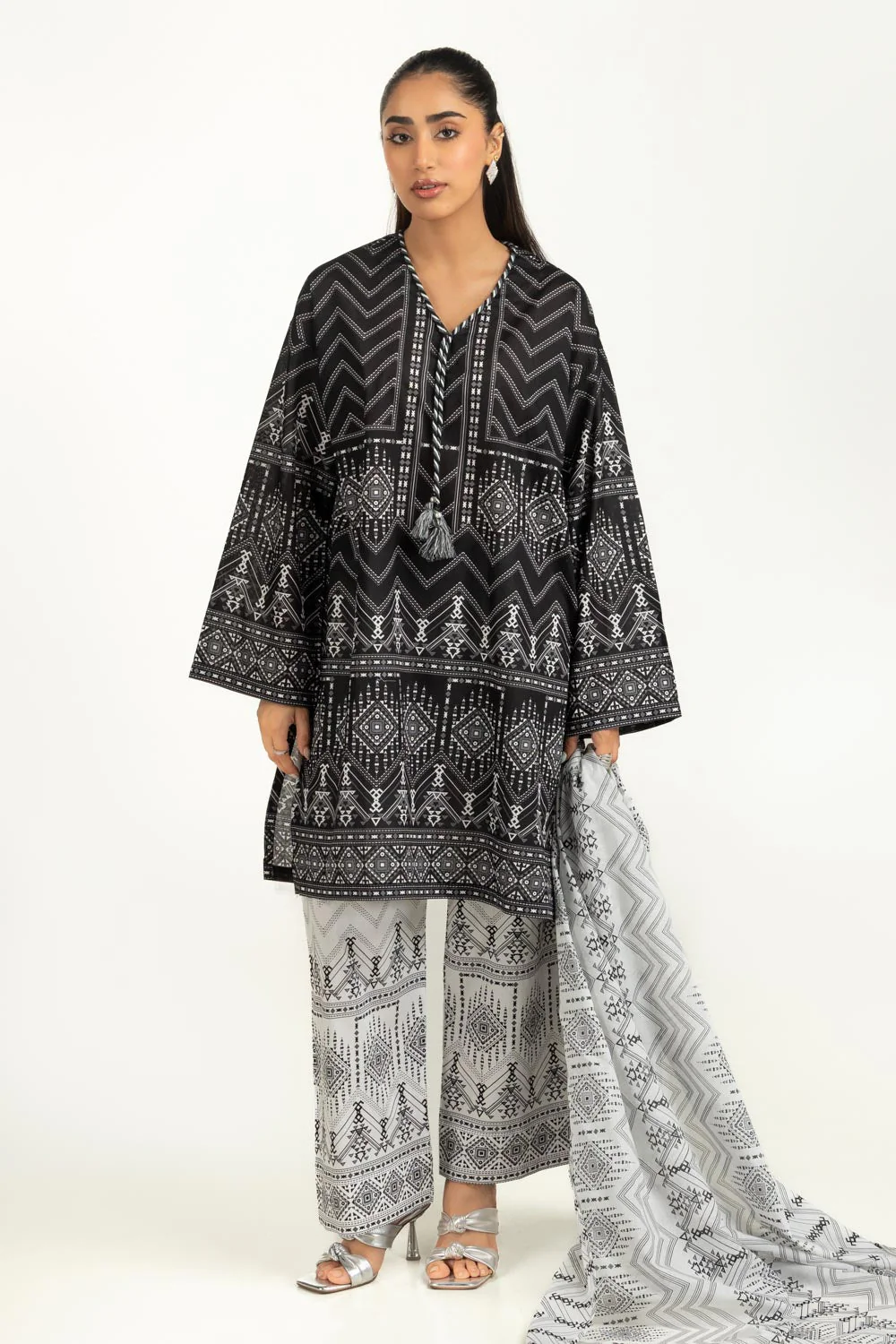 Gul Ahmed Stitched Lawn 3 Piece B#62004 J(69) NY 63 - Image 3