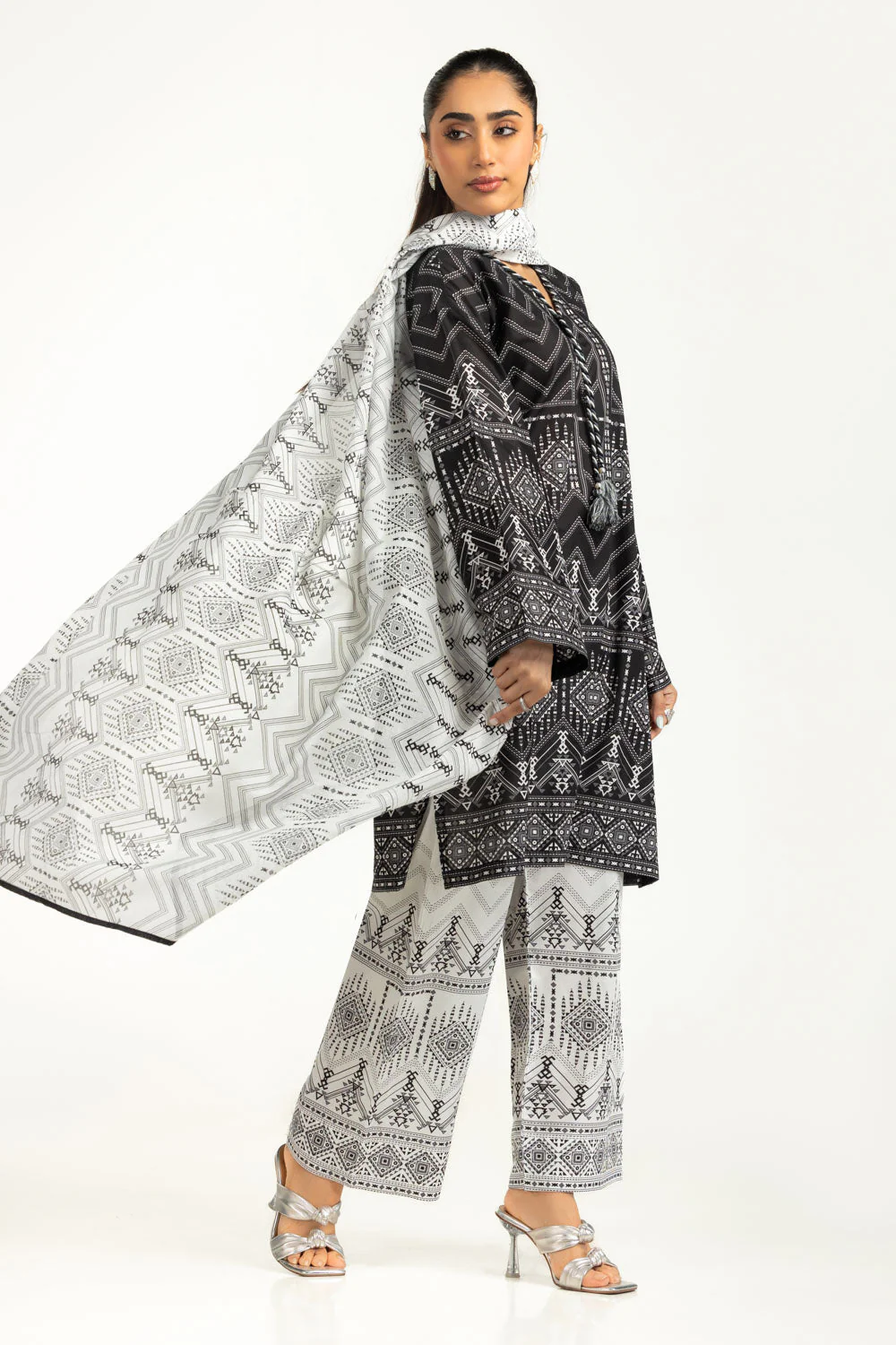 Gul Ahmed Stitched Lawn 3 Piece B#62004 J(69) NY 63 - Image 4
