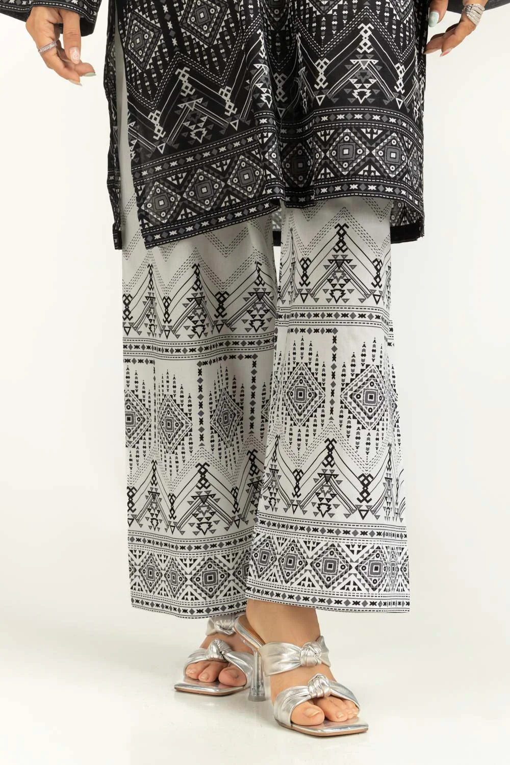 Gul Ahmed Stitched Lawn 3 Piece B#62004 J(69) NY 63 - Image 6