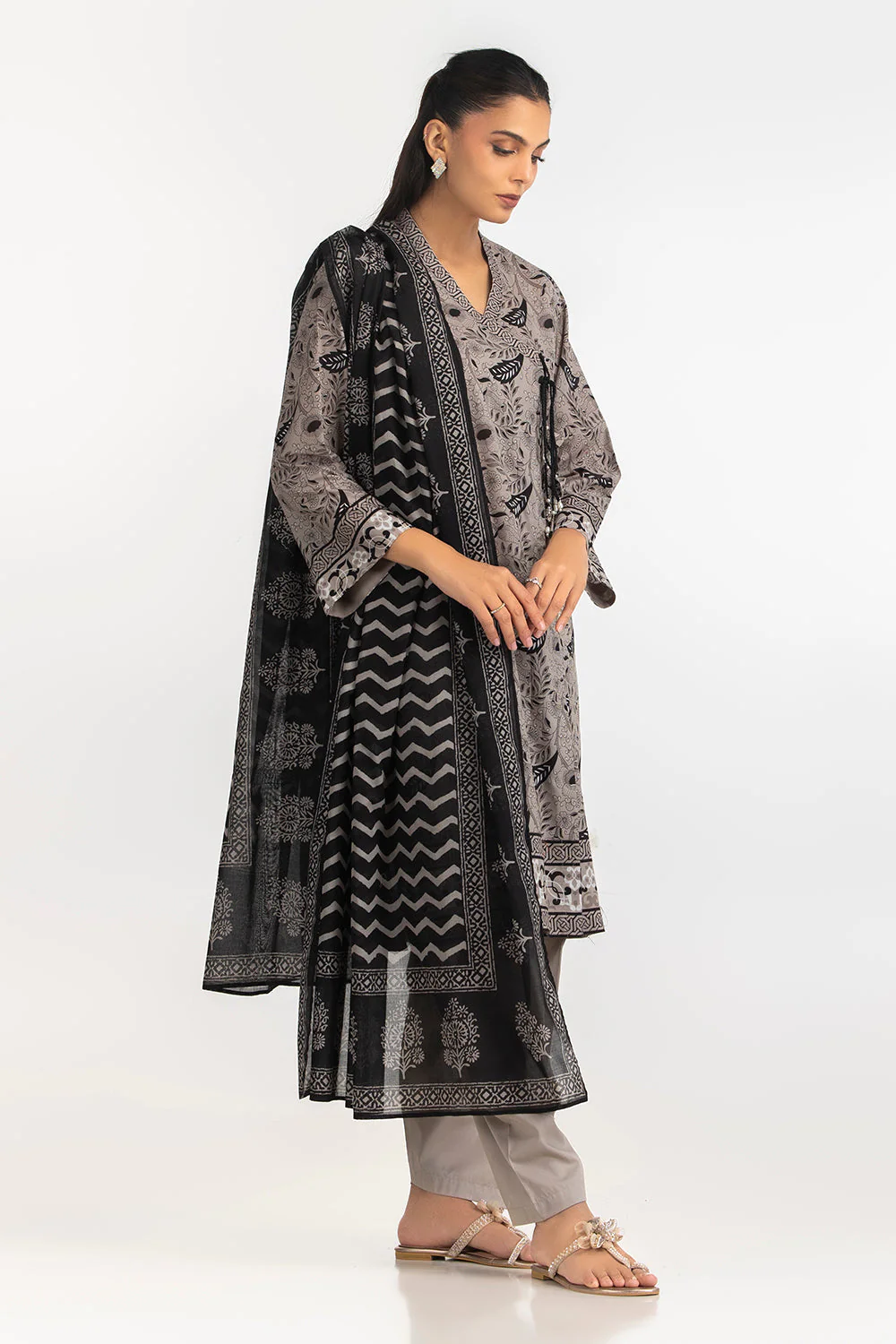 Gul Ahmed Stitched Lawn 3 Piece B#62005 J(66) NY 43 - Image 3