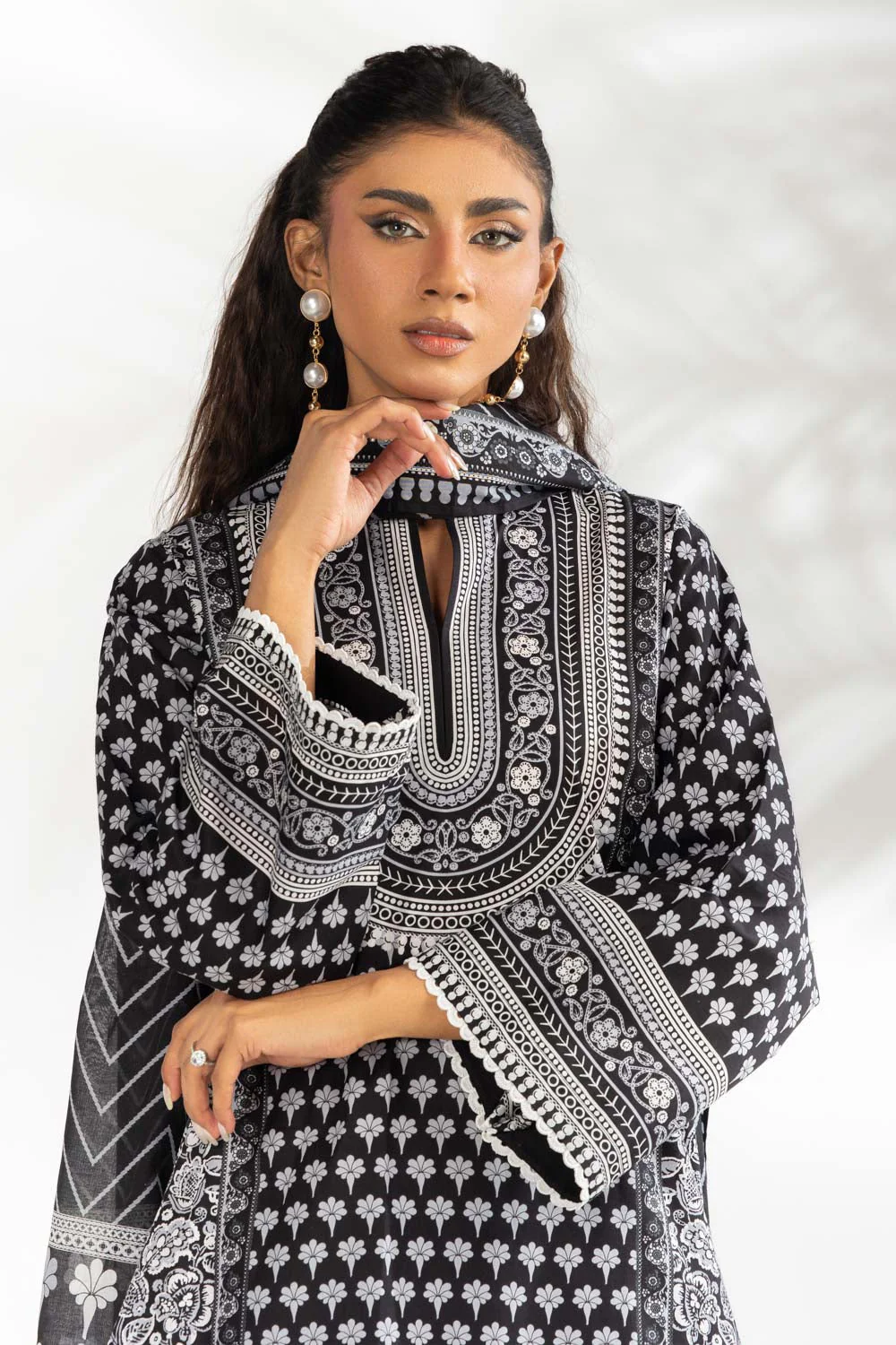Gul Ahmed Stitched Lawn 3 Piece B#62007 J(33) y36 - Image 4