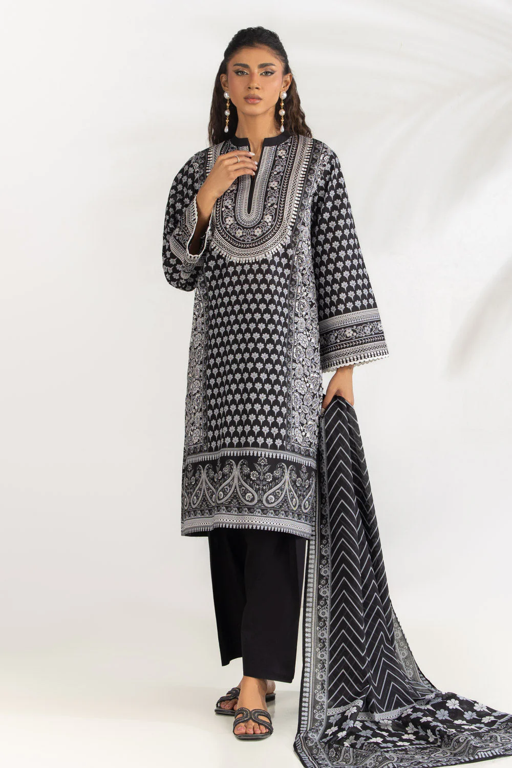 Gul Ahmed Stitched Lawn 3 Piece B#62007 J(33) y36 - Image 5