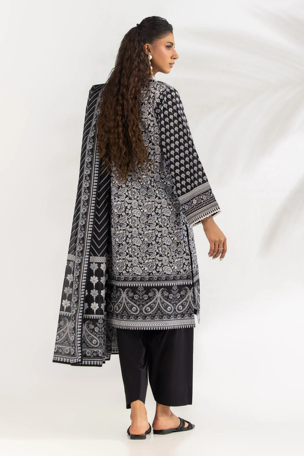 Gul Ahmed Stitched Lawn 3 Piece B#62007 J(33) y36 - Image 6