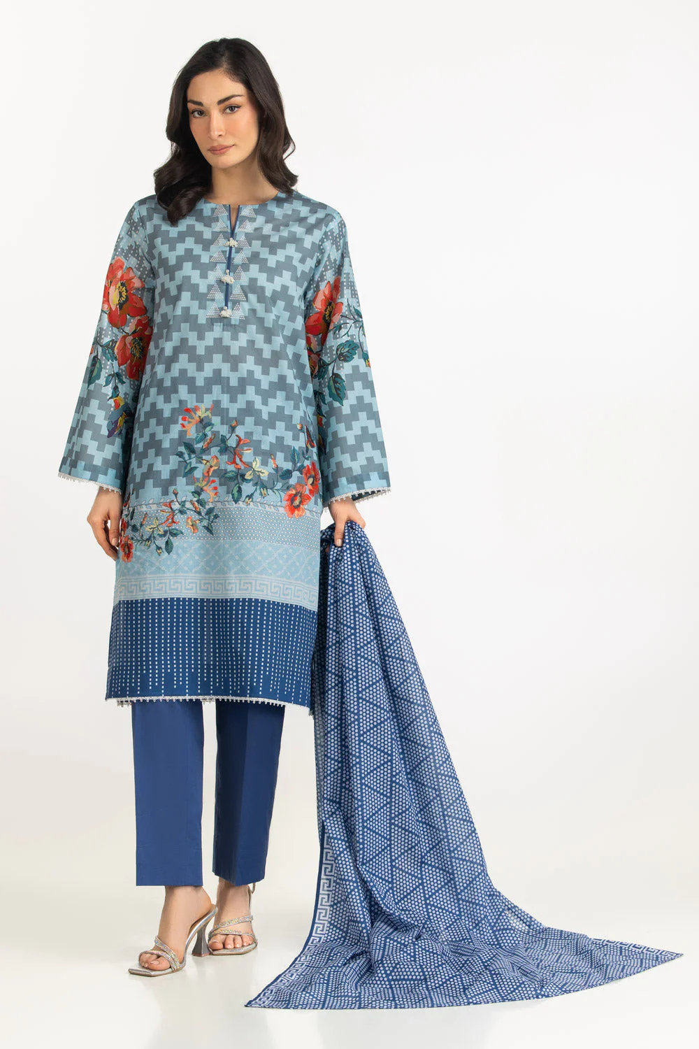 Gul Ahmed Stitched Lawn 3 Piece CL#52652 J(36) NY 43 - Image 4