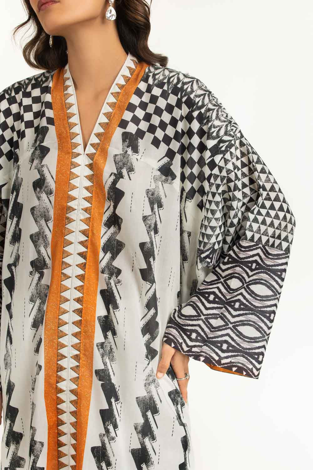 Gul Ahmed Stitched Lawn 3 Piece CL#62089 J(64) NY(45) - Image 2
