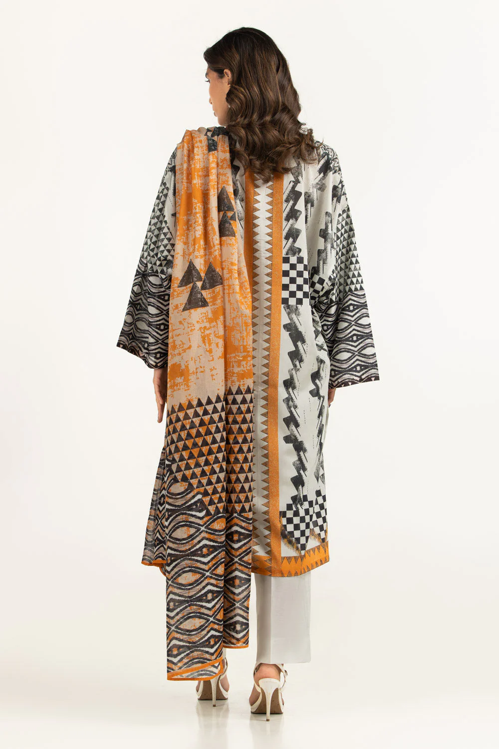 Gul Ahmed Stitched Lawn 3 Piece CL#62089 J(64) NY(45) - Image 4