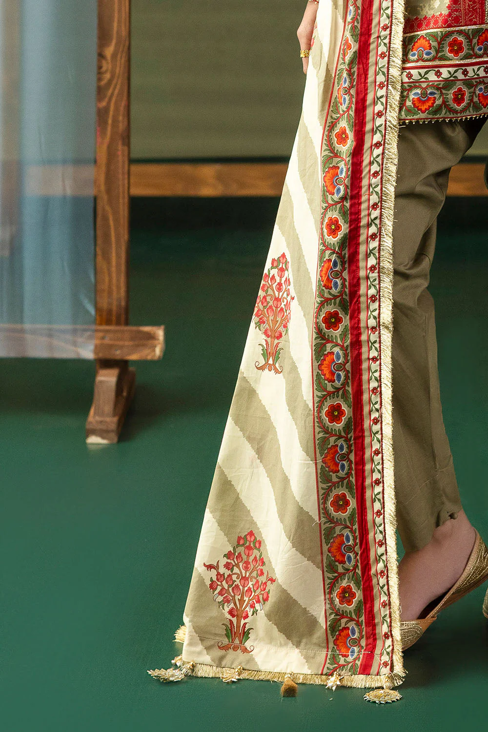 Gul Ahmed Stitched Lawn 3 Piece CL#62295 J(49) NY 61 - Image 3