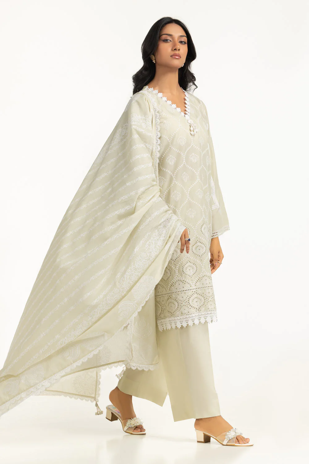 Gul Ahmed Festive 3 Piece IUSTKSD-2016 J(25) y33 - Image 3