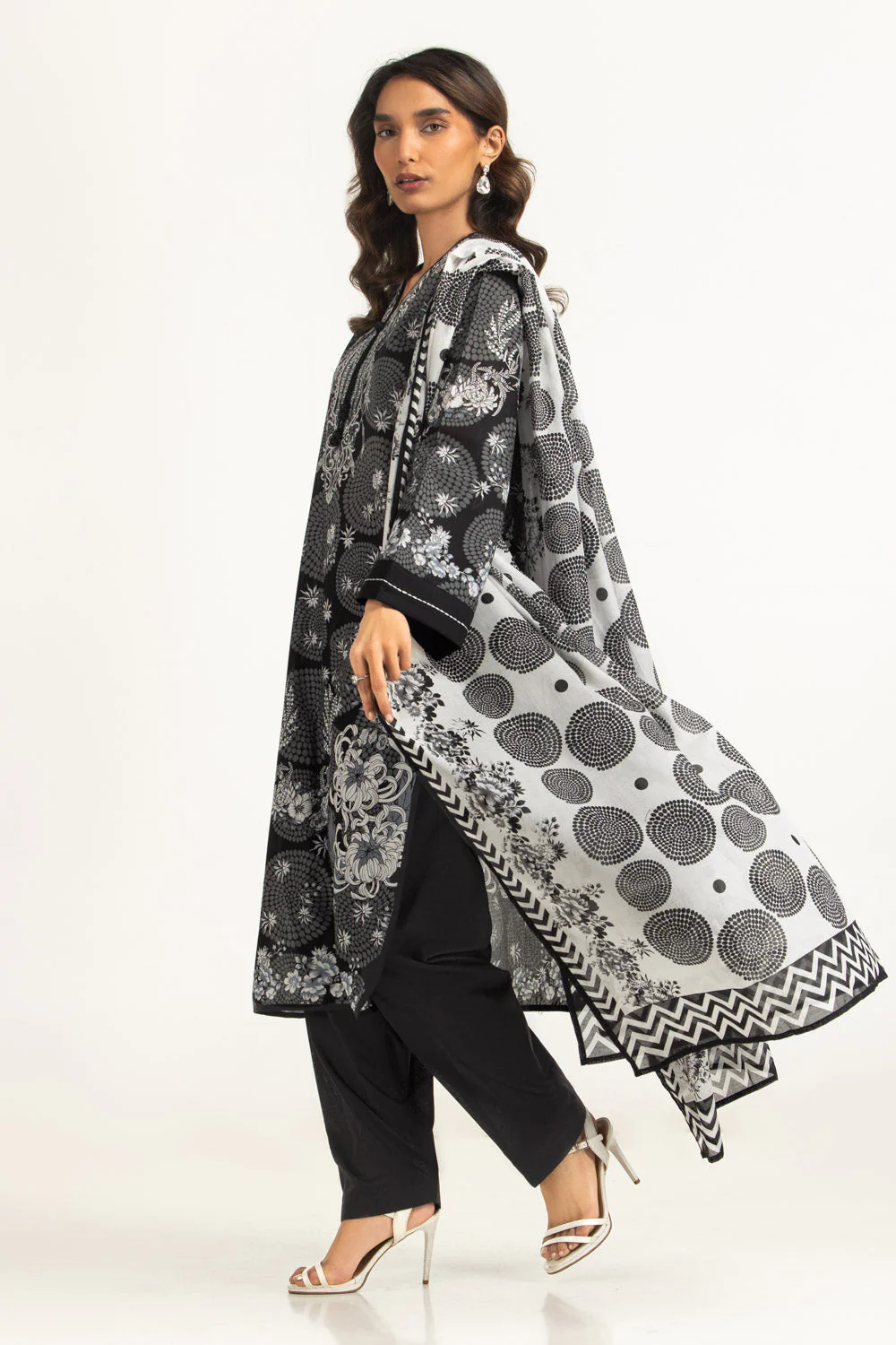 Gul Ahmed Stitched Lawn 3 Piece IUSTKSD-2161 J(41) Y(3) - Image 5