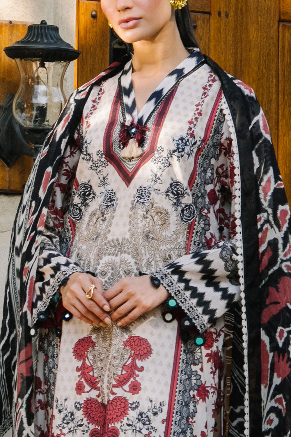 Gul Ahmed Lawn 3 Piece BM-62002 J(27) Y29 - Image 2