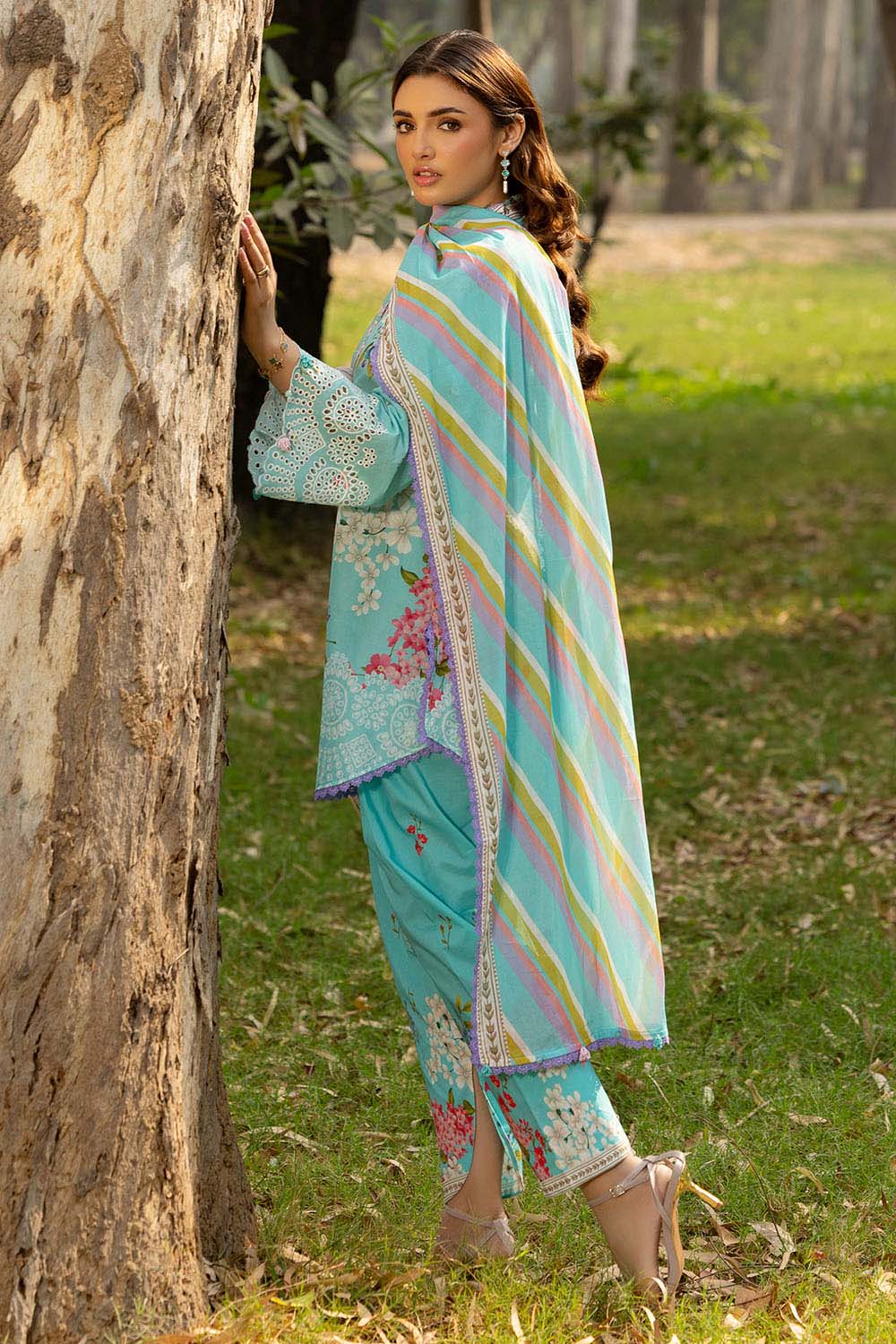 Gul Ahmed Lawn 3 Piece CL-62045 J(15) y-26 - Image 3