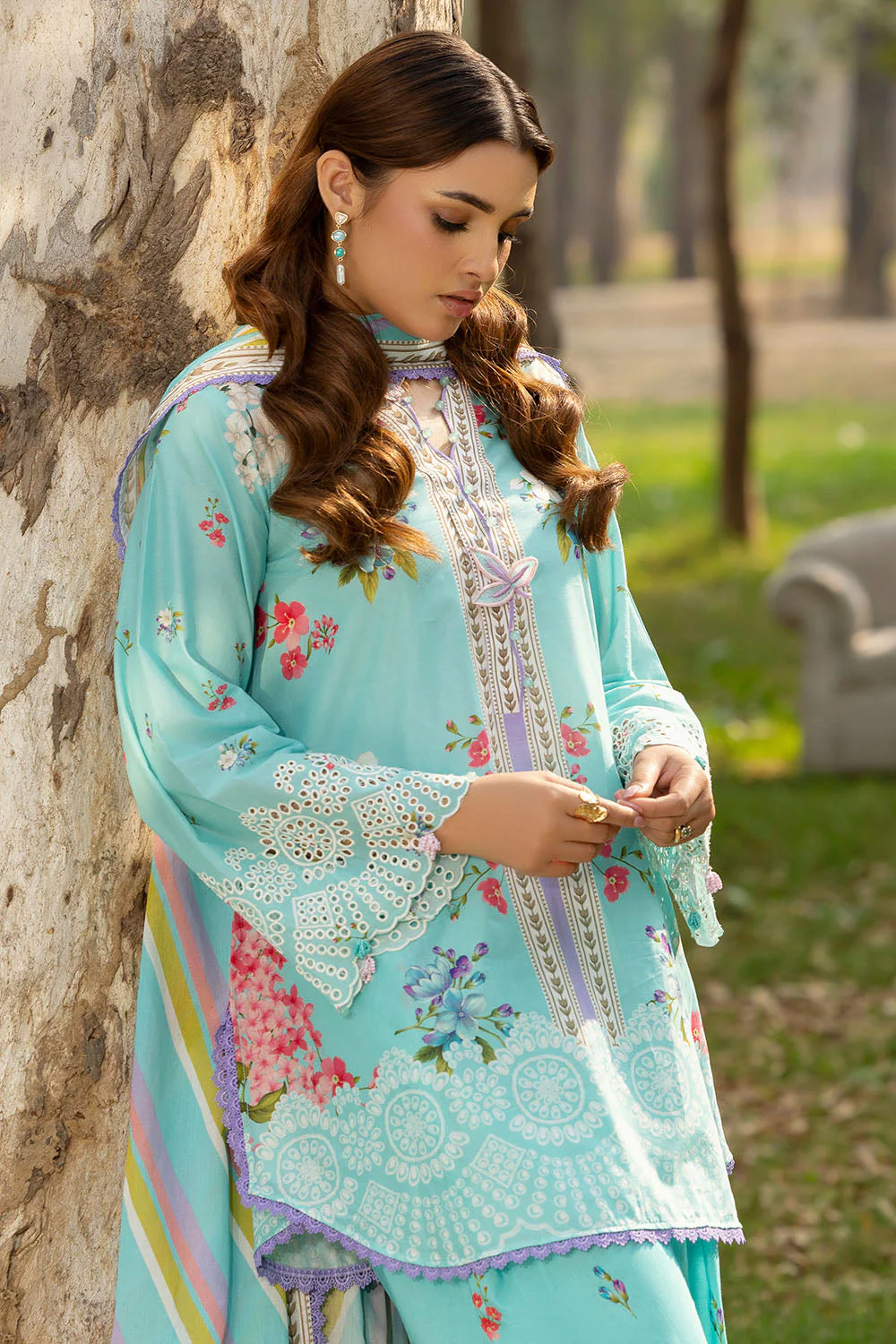 Gul Ahmed Lawn 3 Piece CL-62045 J(15) y-26 - Image 5