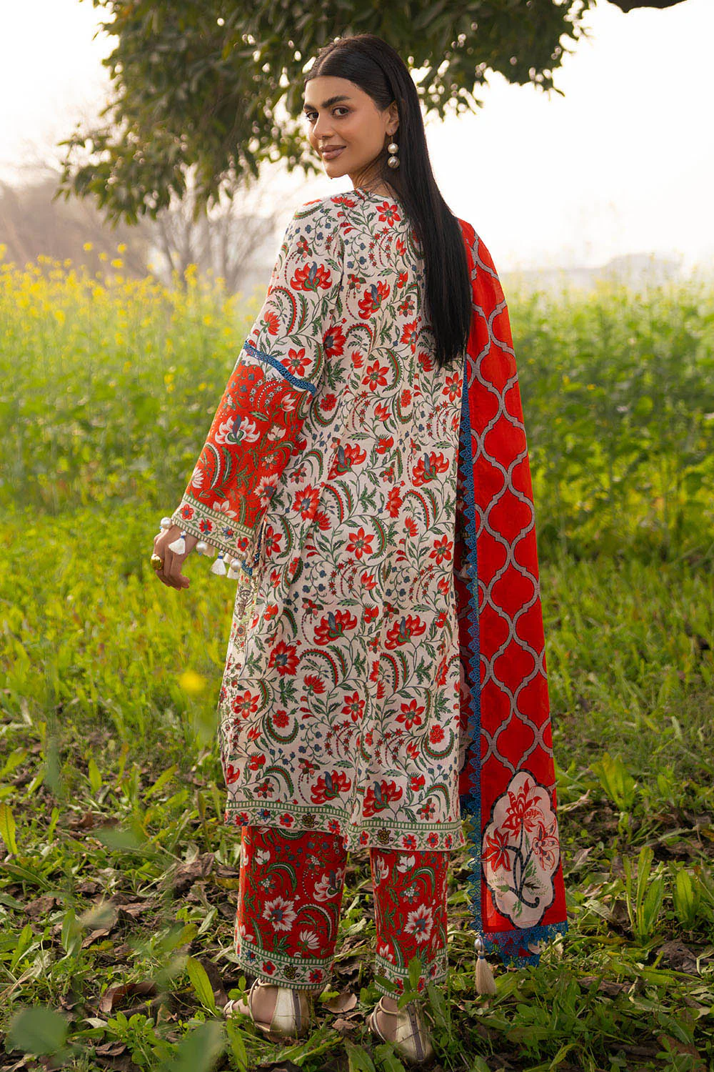 Gul Ahmed Lawn 3 Piece CL-62126 J(13) Y(20) - Image 3