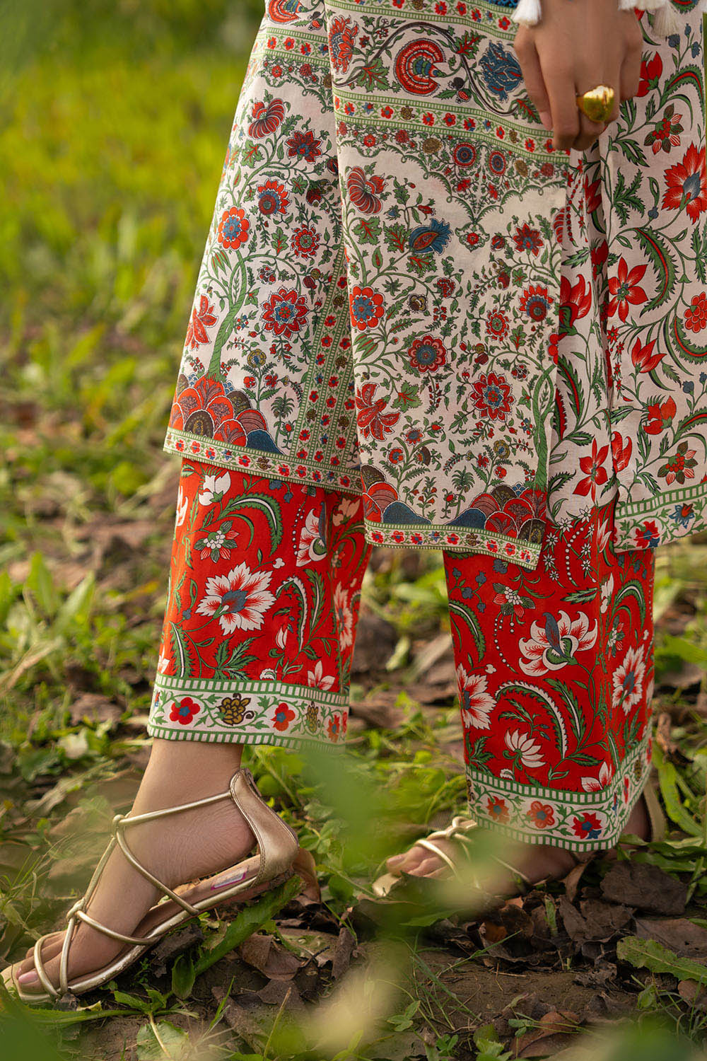 Gul Ahmed Lawn 3 Piece CL-62126 J(13) Y(20) - Image 5