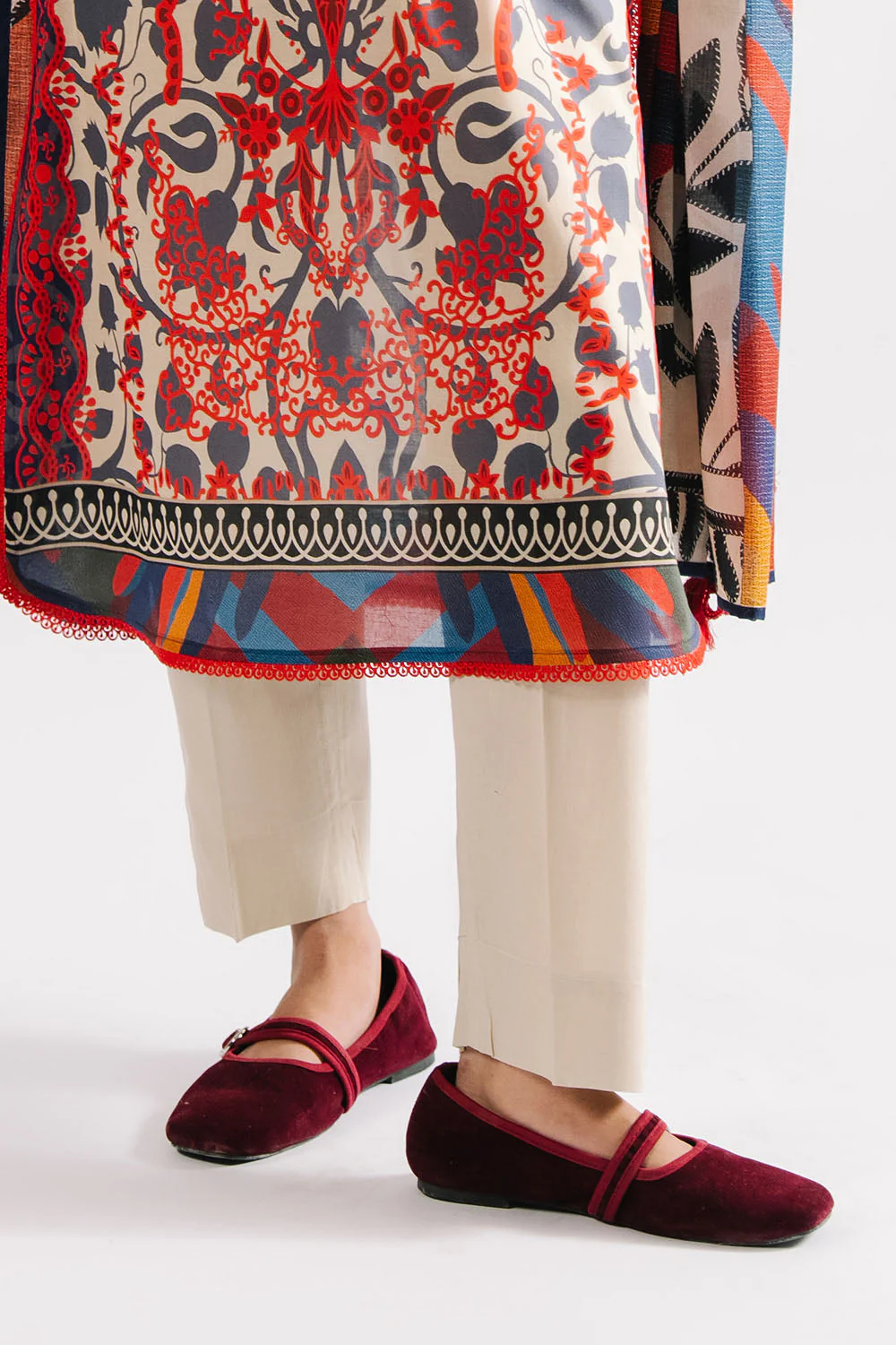 Gul Ahmed Lawn 3 Piece CL-62143 Y-40 - Image 5