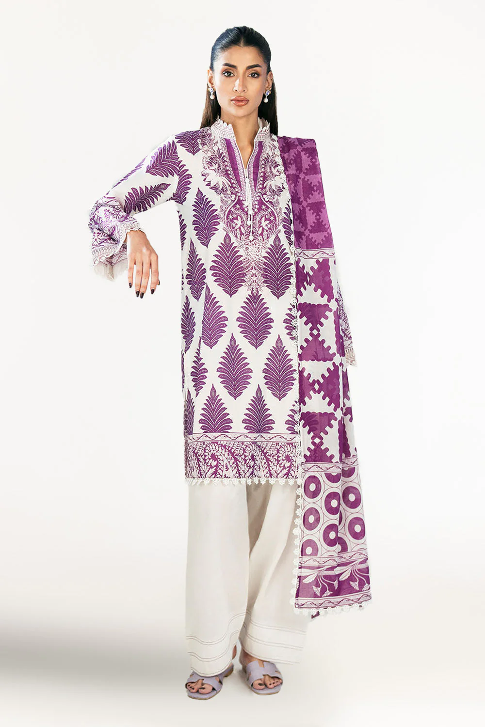 Gul Ahmed Lawn 3 Piece CL-62269 J(16) Y19