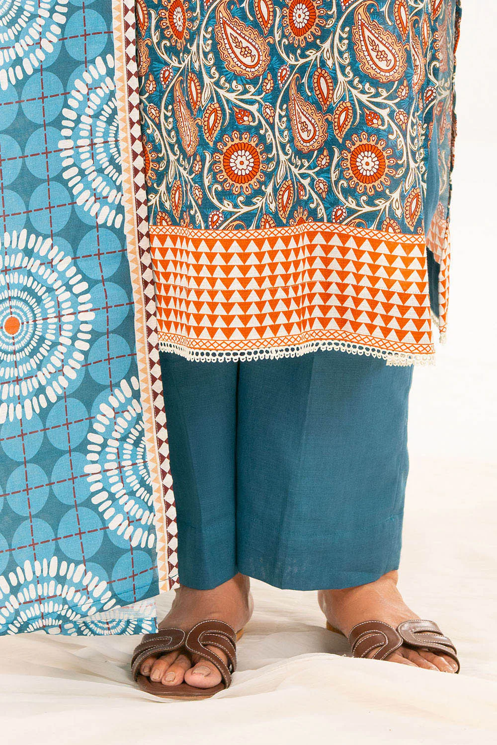 Gul Ahmed Unstitched Khaddar 3 Piece K#52108 - Image 4