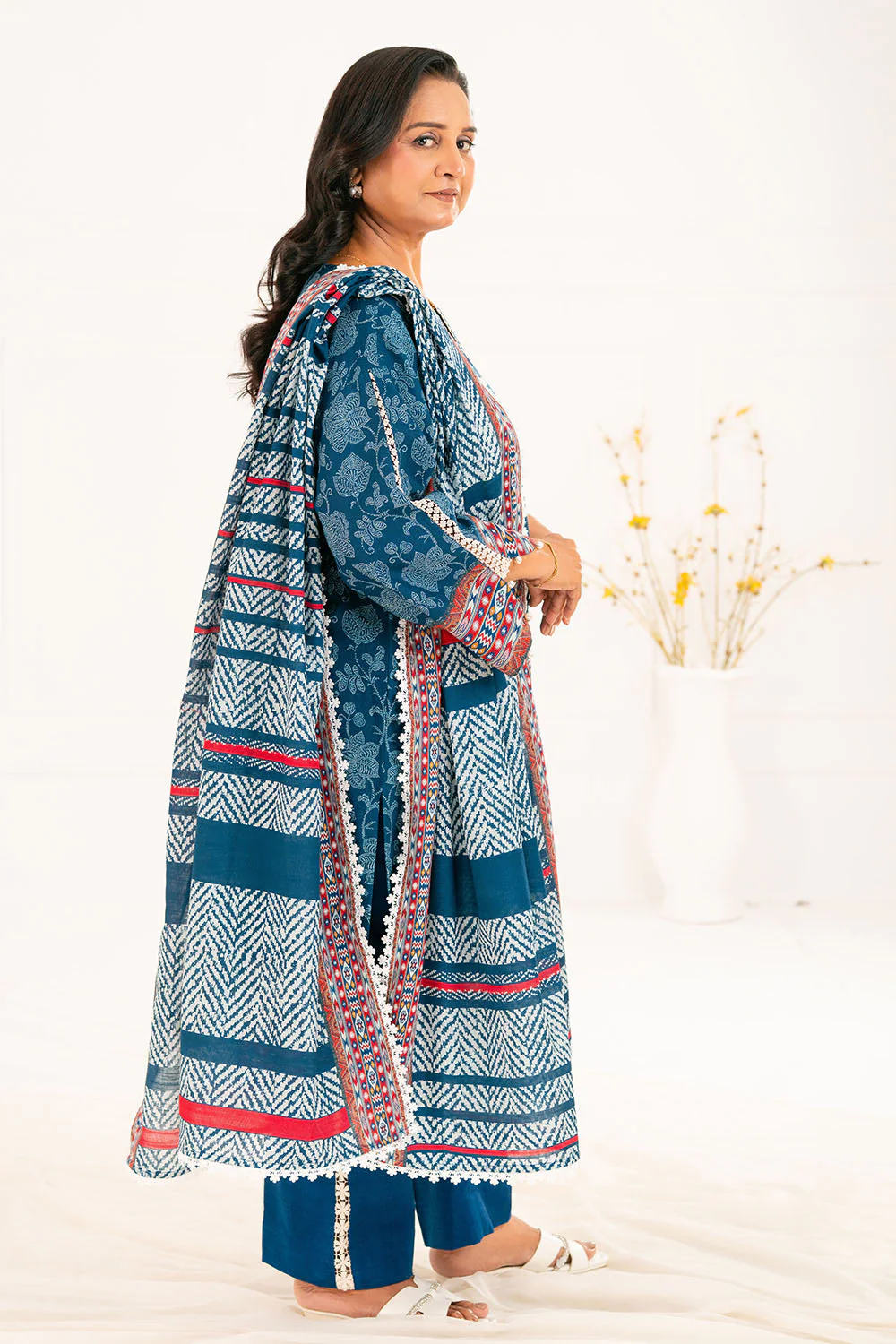 Gul Ahmed Unstitched Khaddar 3 Piece K#52110 - Image 3