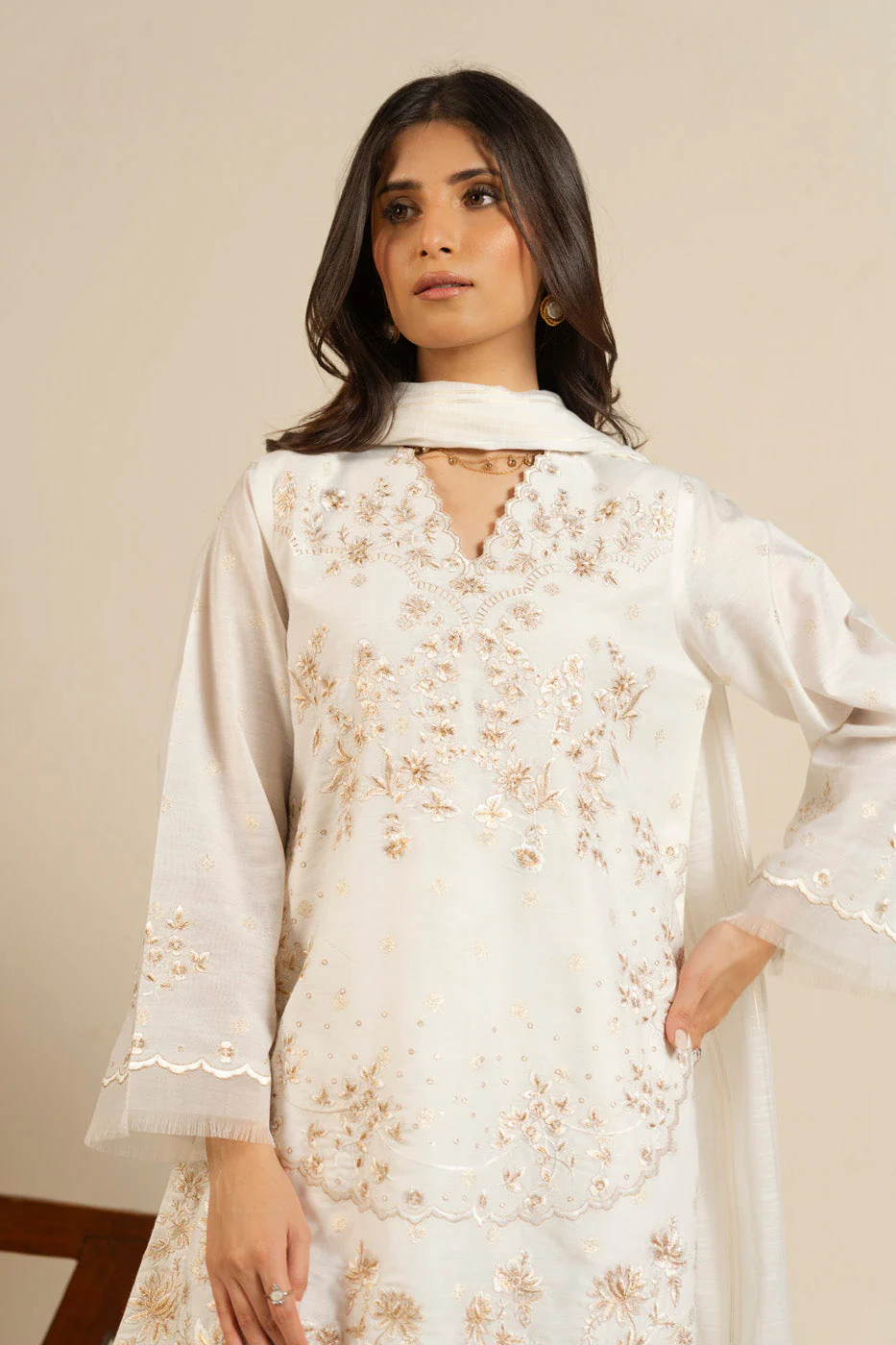 Al Karam Stitched Festive LDE81-1-3P26 J(128) NY 83 82 - Image 3