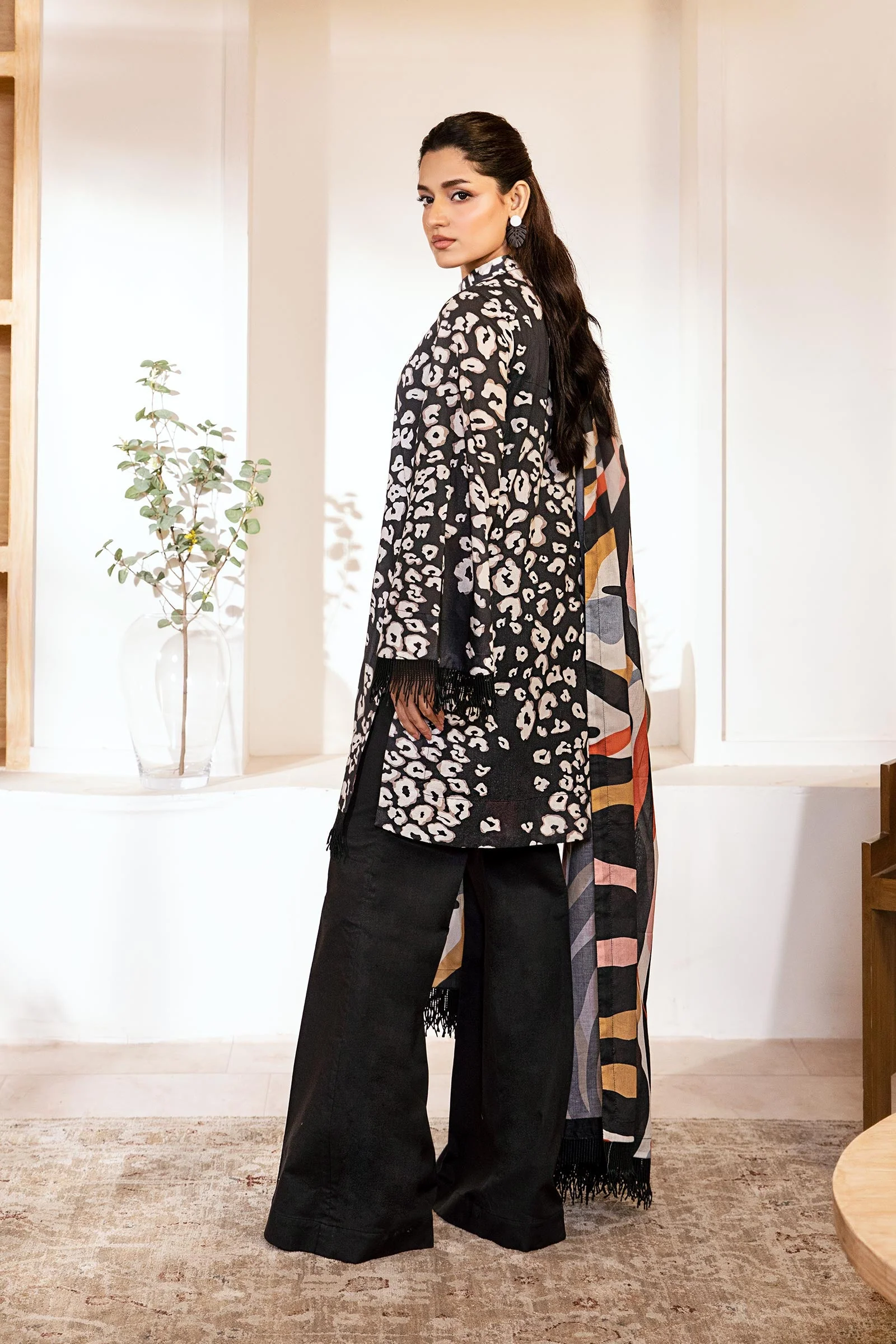 Maria B Stitched Lawn 3 Piece 2026 07 J(89) - Image 4