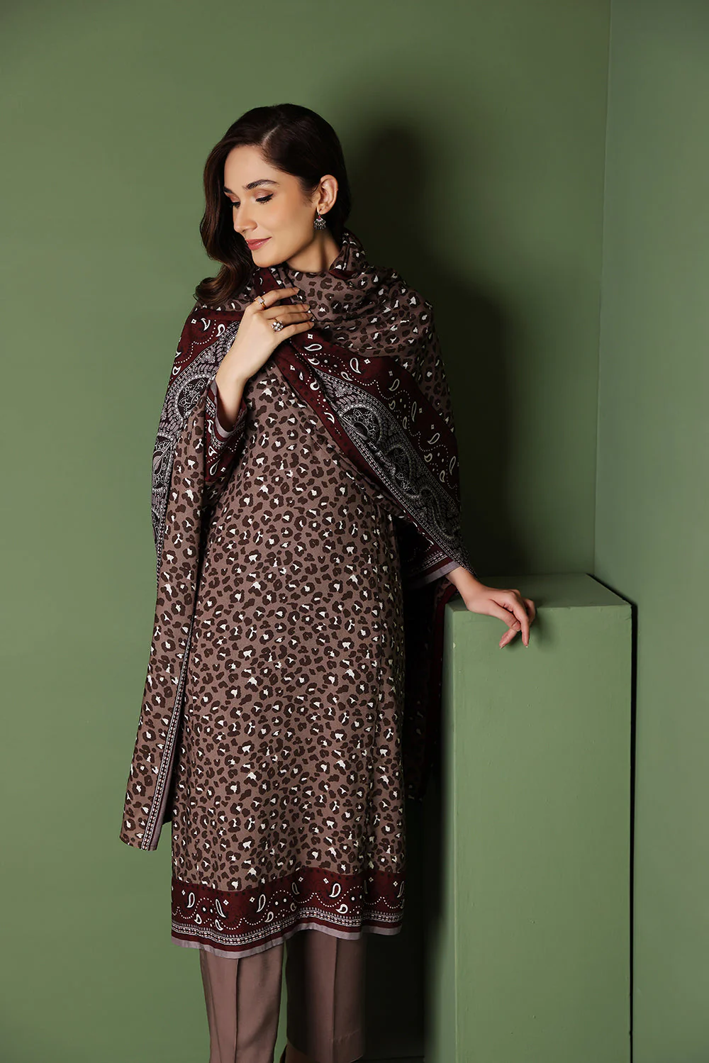 Nishat Stitched Linen 3 Piece 42206119 - Image 4