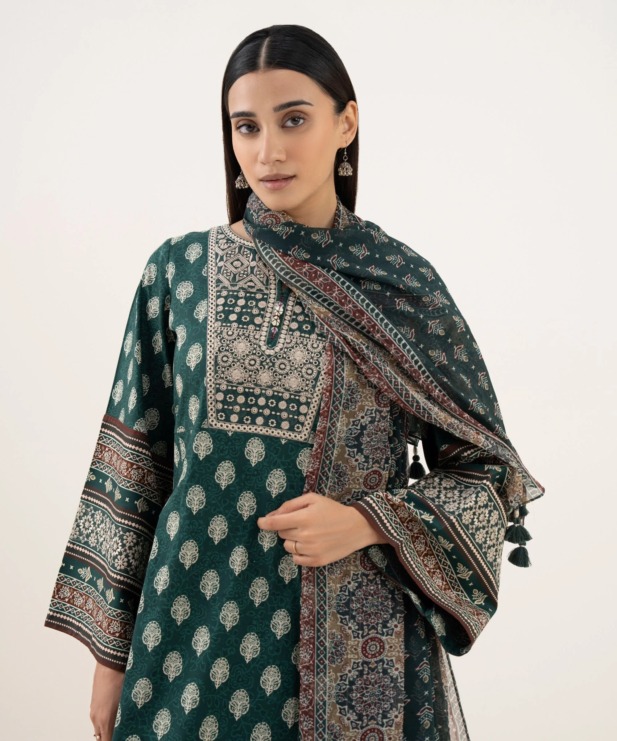 Sapphire Stitched 3 Piece Arabic Lawn 3PEDYS26V065 J(4) Y-173 183