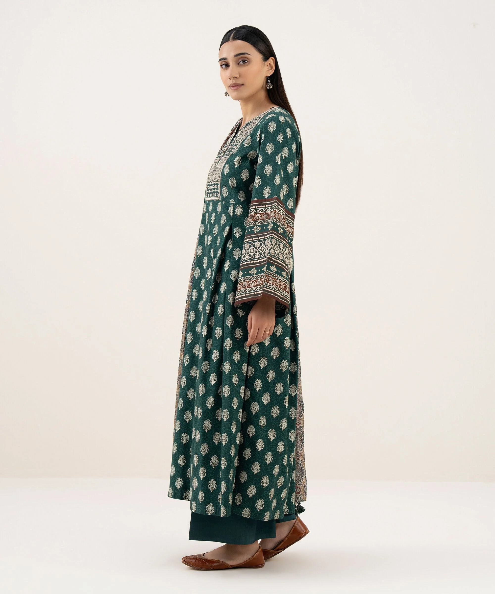Sapphire Stitched 3 Piece Arabic Lawn 3PEDYS26V065 J(4) Y-173 183 - Image 3