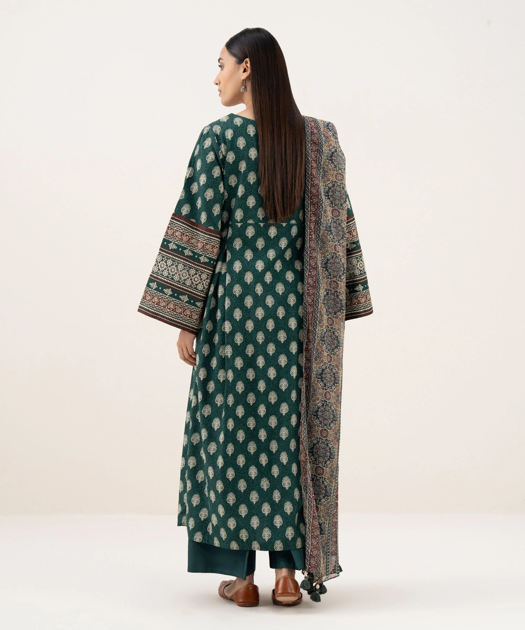 Sapphire Stitched 3 Piece Arabic Lawn 3PEDYS26V065 J(4) Y-173 183 - Image 4