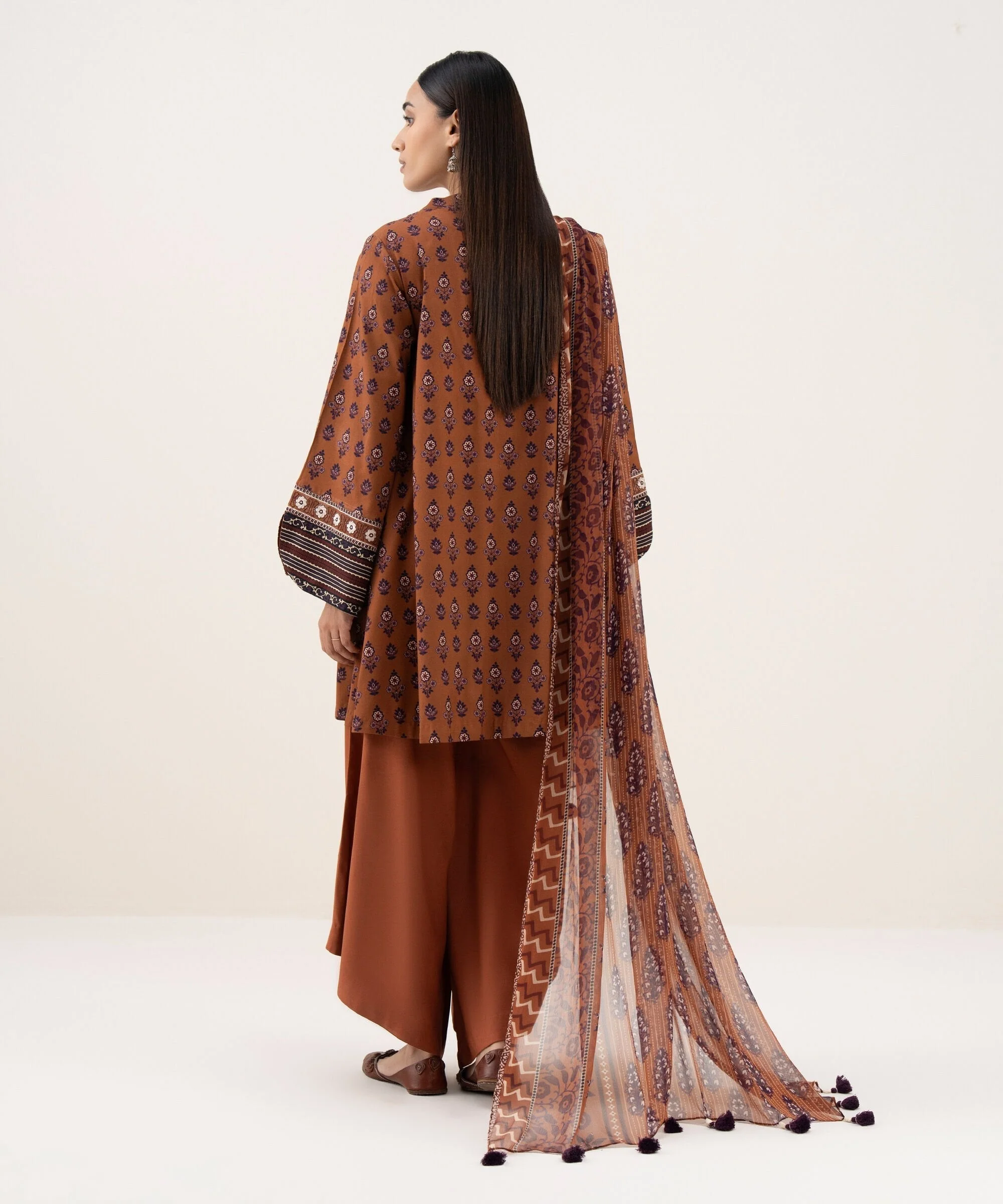 Sapphire Stitched 3 Piece Arabic Lawn 3PEDYS26V068 (Y-108) J(7) - Image 3