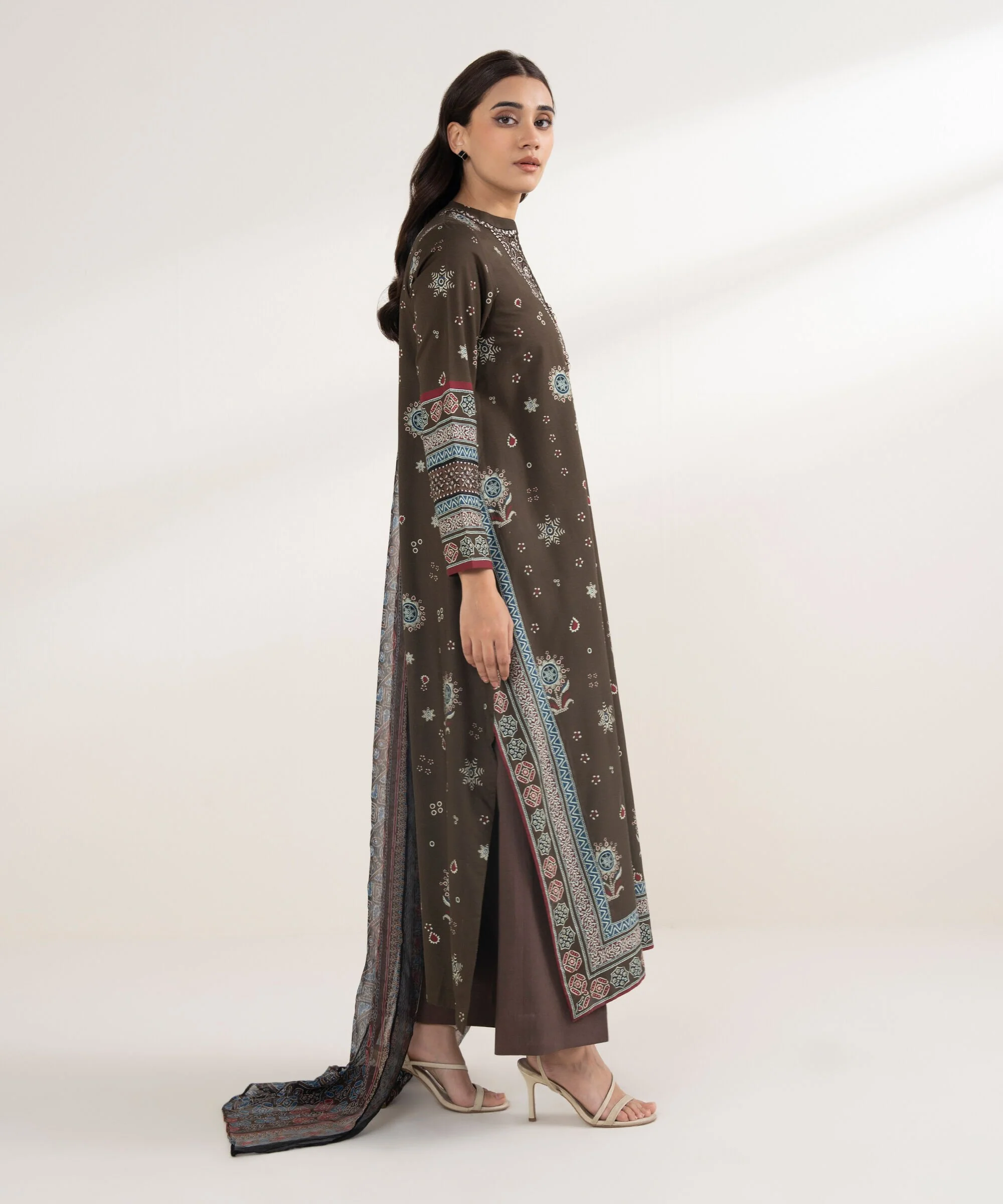 Sapphire Stitched 3 Piece Arabic Lawn PEDYS26V067B Y-48 - Image 3