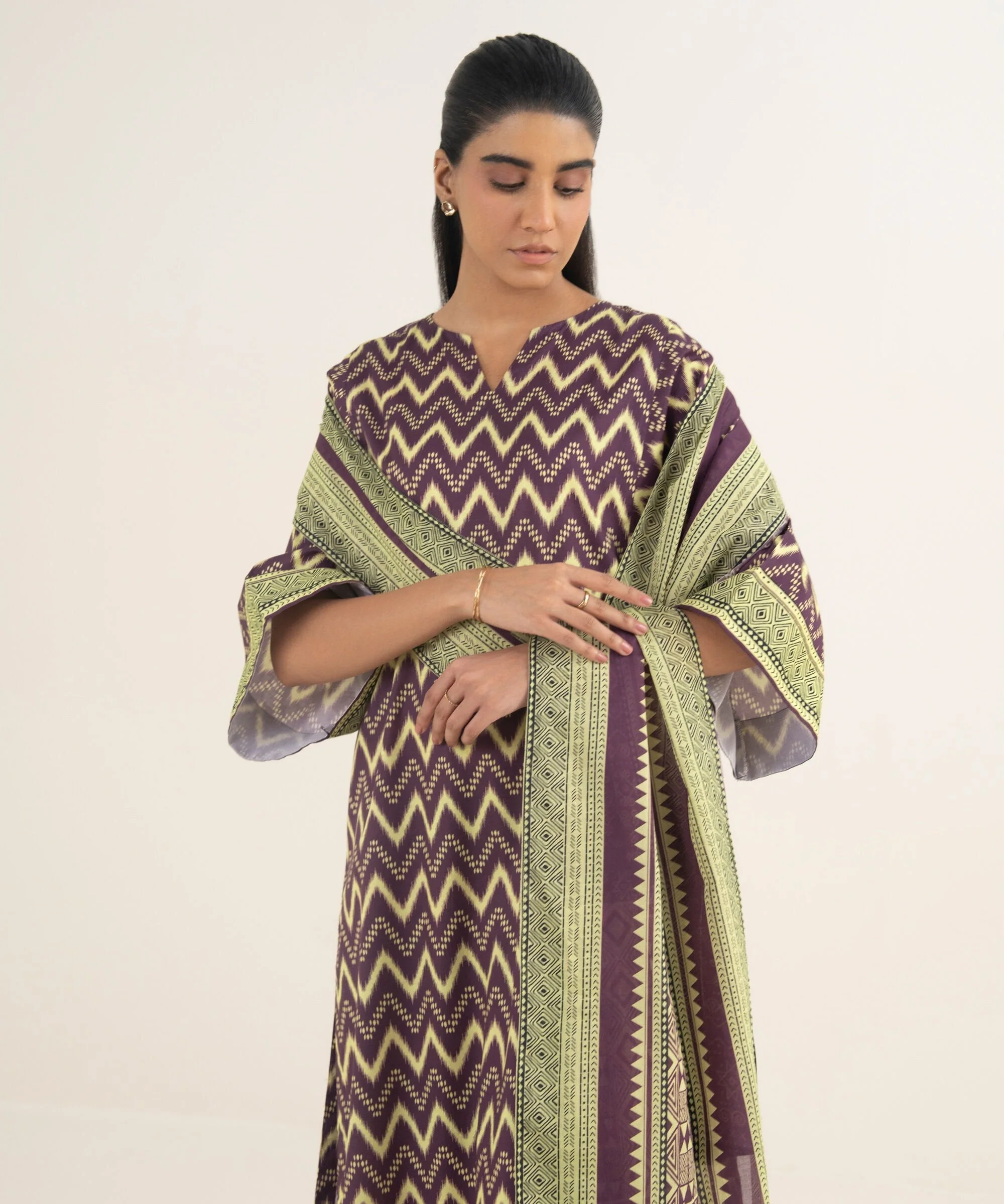 Sapphire Stitched 3 Piece Lawn 3PDDS26V0104 (Y-184) J(17)