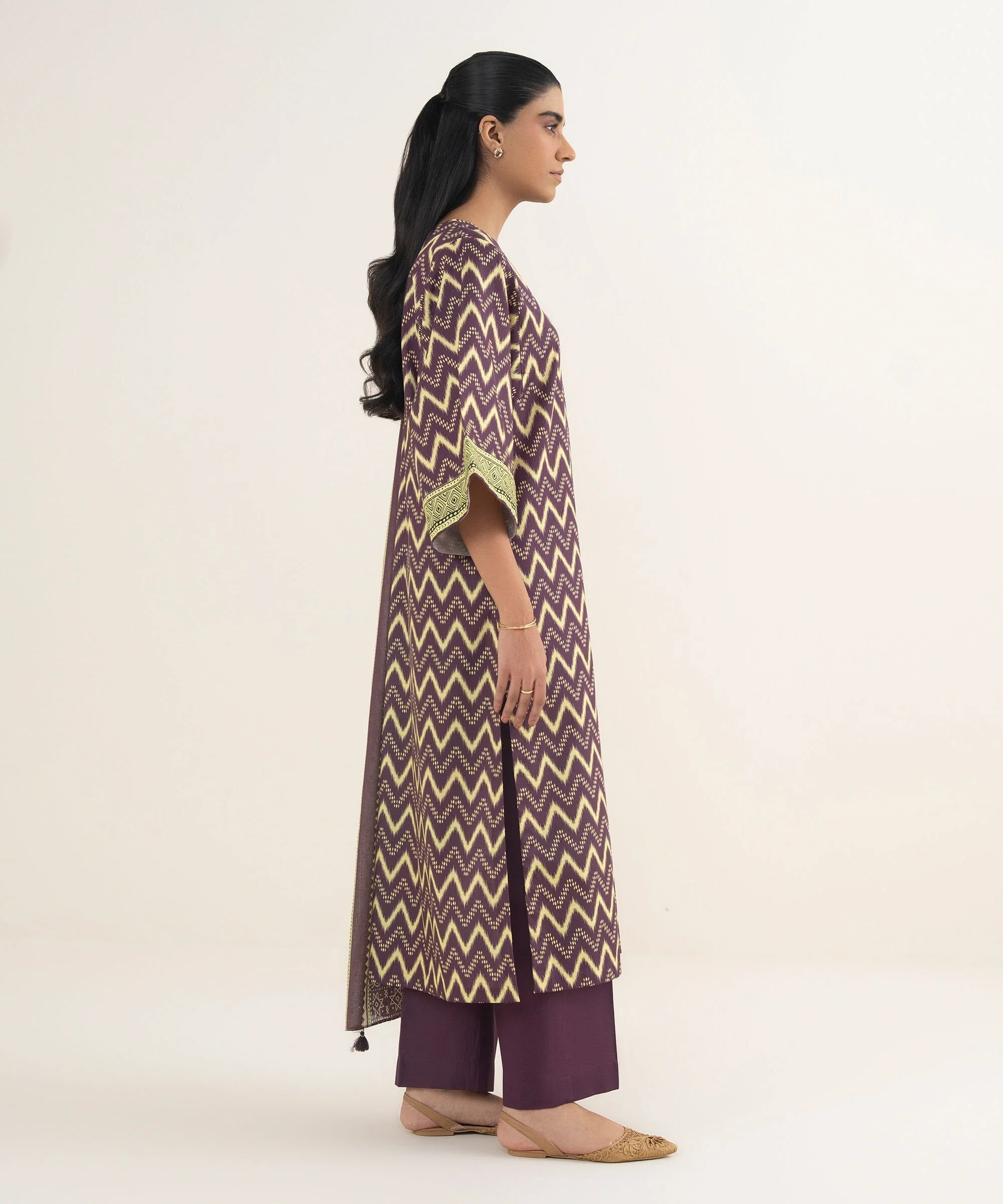 Sapphire Stitched 3 Piece Lawn 3PDDS26V0104 (Y-184) J(17) - Image 3