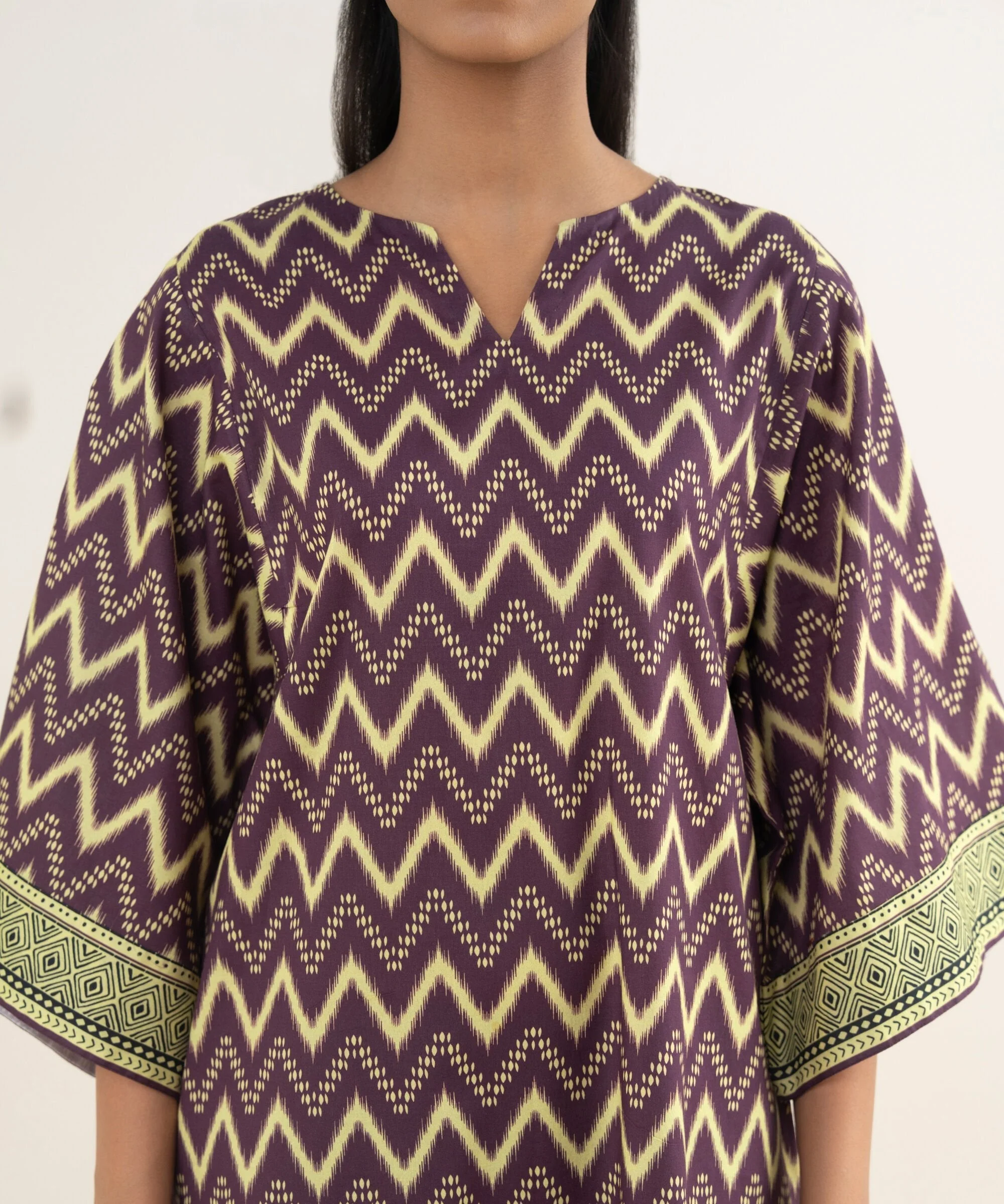 Sapphire Stitched 3 Piece Lawn 3PDDS26V0104 (Y-184) J(17) - Image 5
