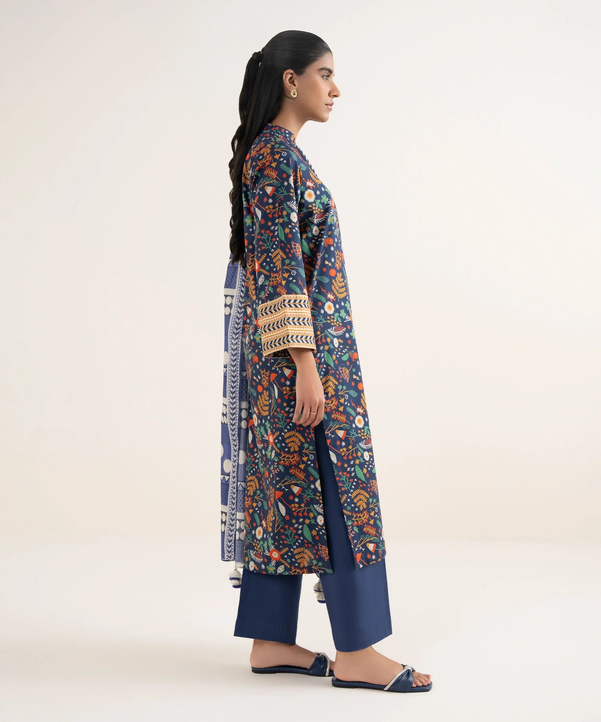 Sapphire Stitched 3 Piece Lawn 3PDDS26V0110 (Y-87) J(4) - Image 3