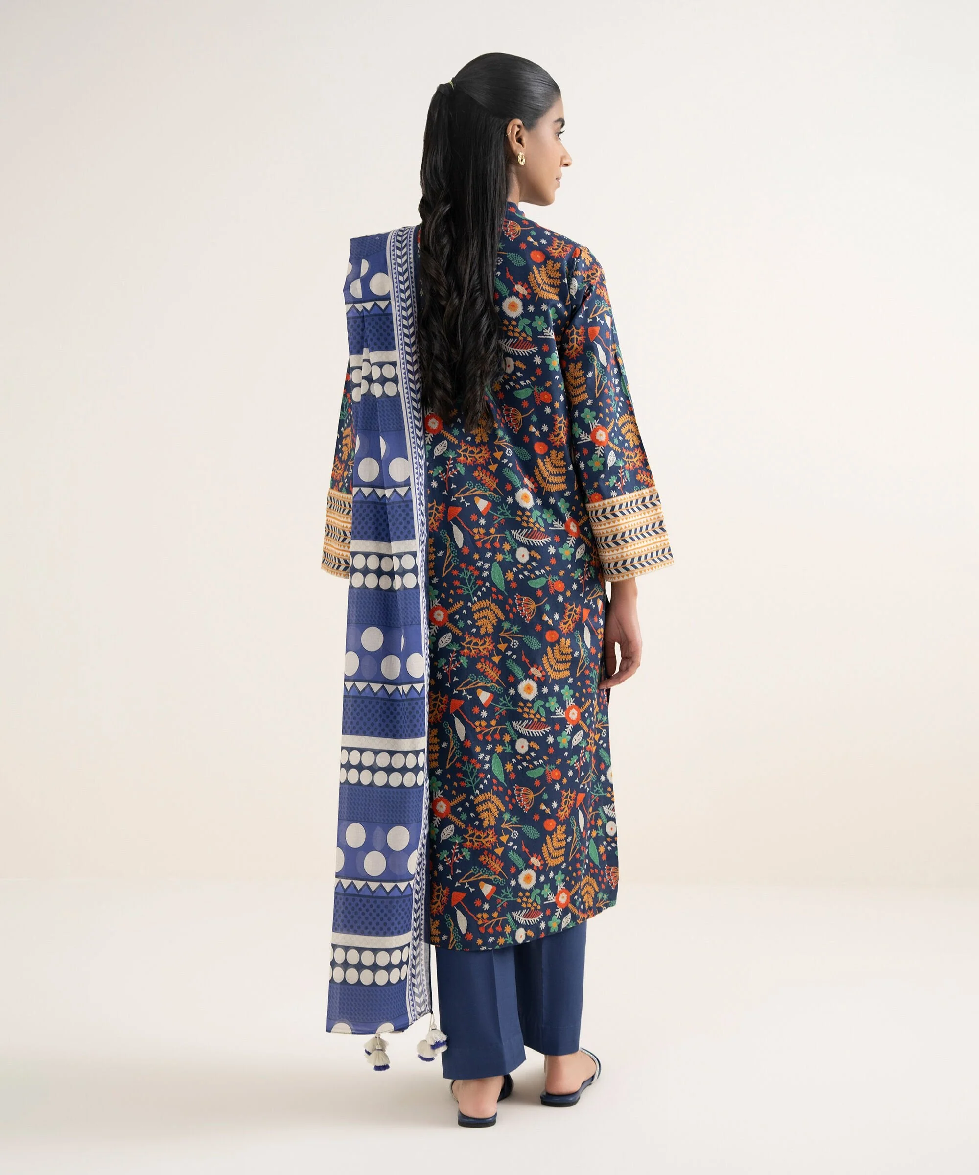Sapphire Stitched 3 Piece Lawn 3PDDS26V0110 (Y-87) J(4) - Image 4