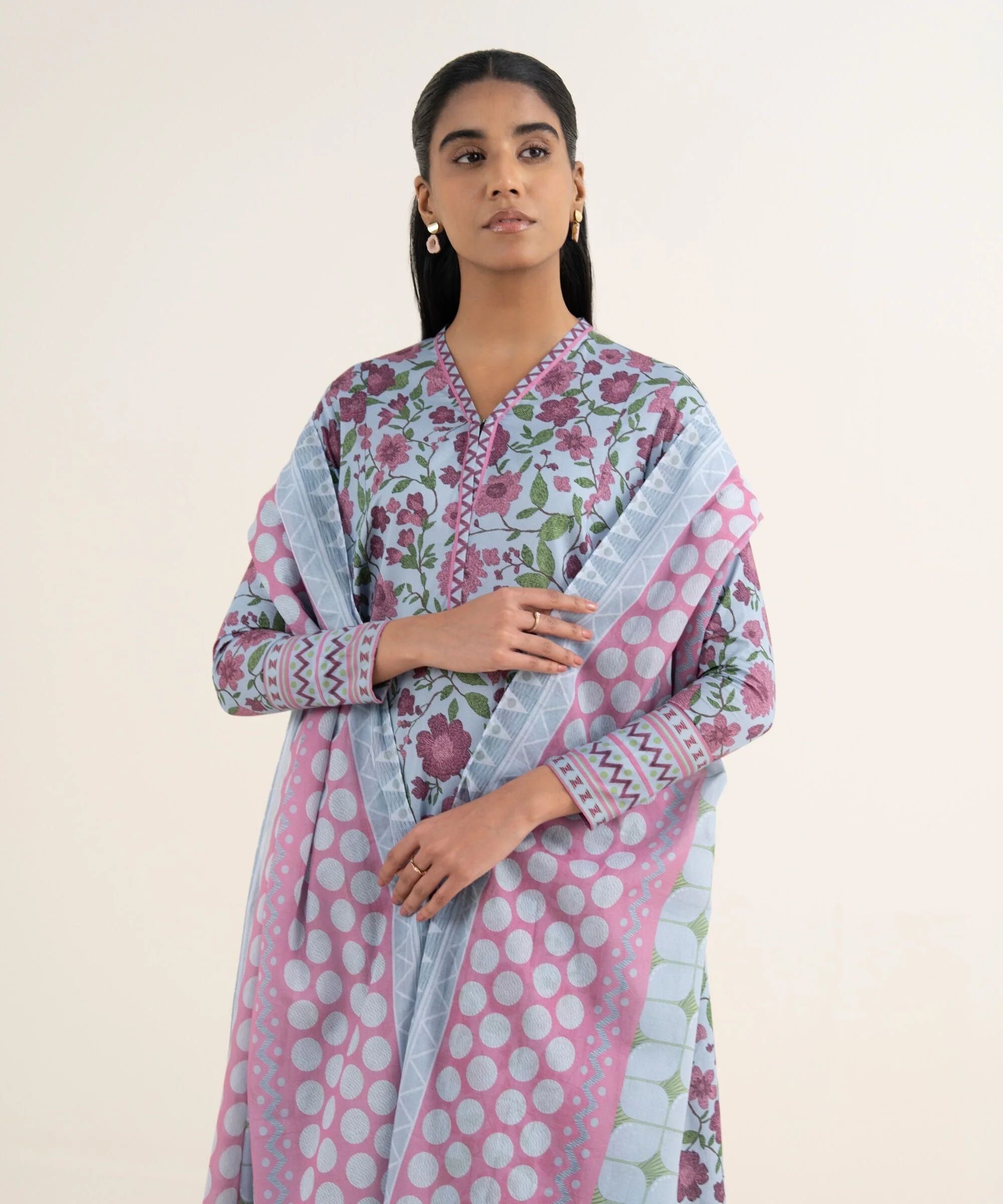 Sapphire Stitched 3 Piece Lawn 3PDDS26V0112 (Y-181 185) J(26)