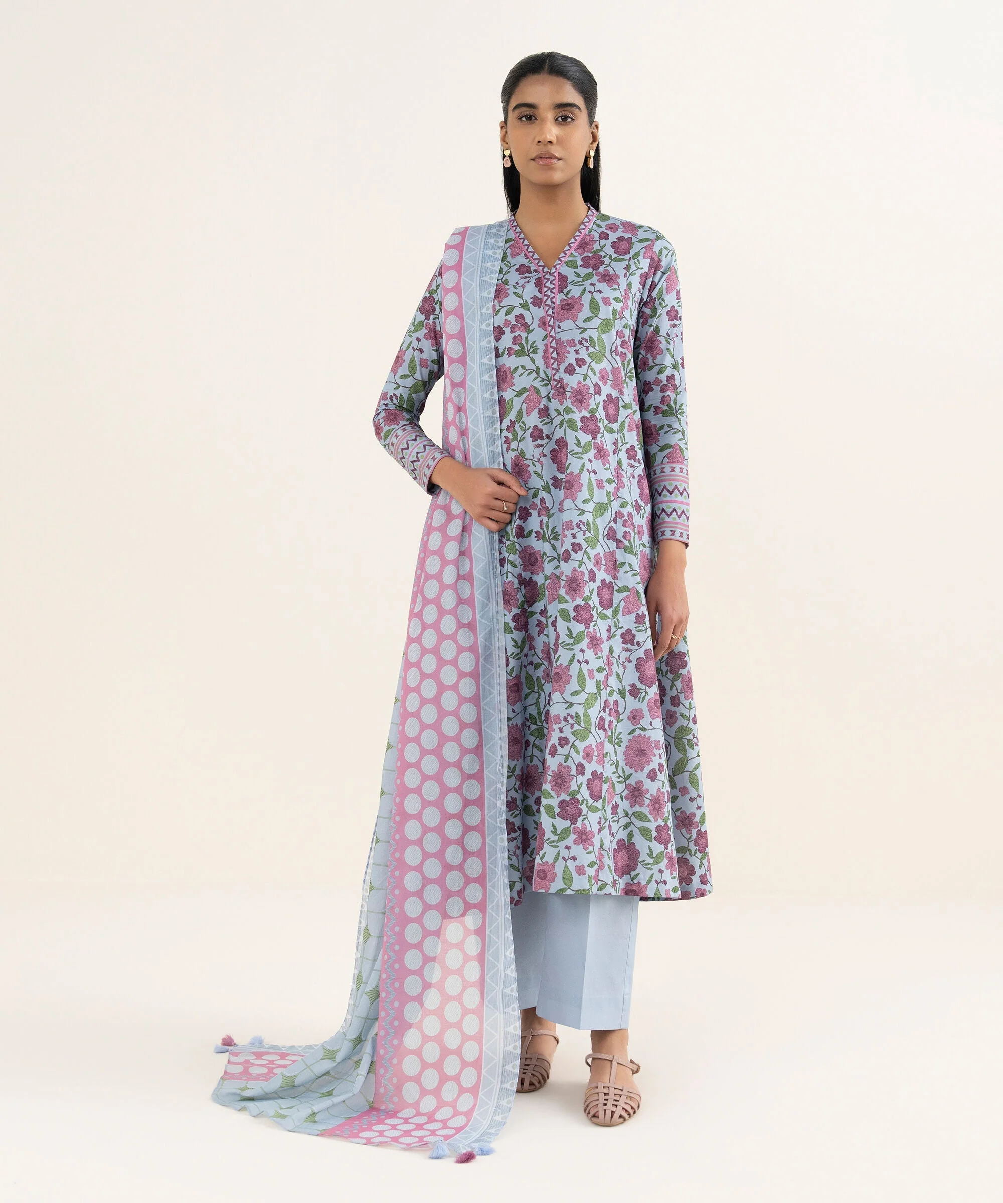 Sapphire Stitched 3 Piece Lawn 3PDDS26V0112 (Y-181 185) J(26) - Image 2