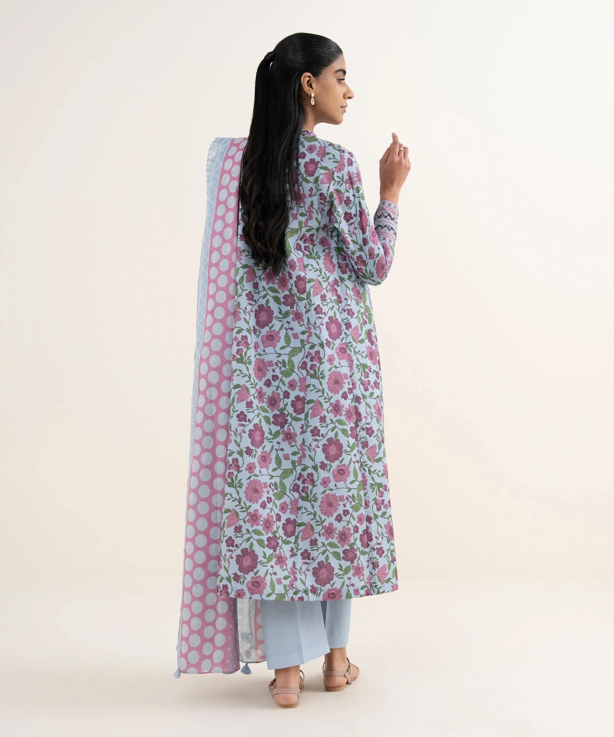 Sapphire Stitched 3 Piece Lawn 3PDDS26V0112 (Y-181 185) J(26) - Image 4