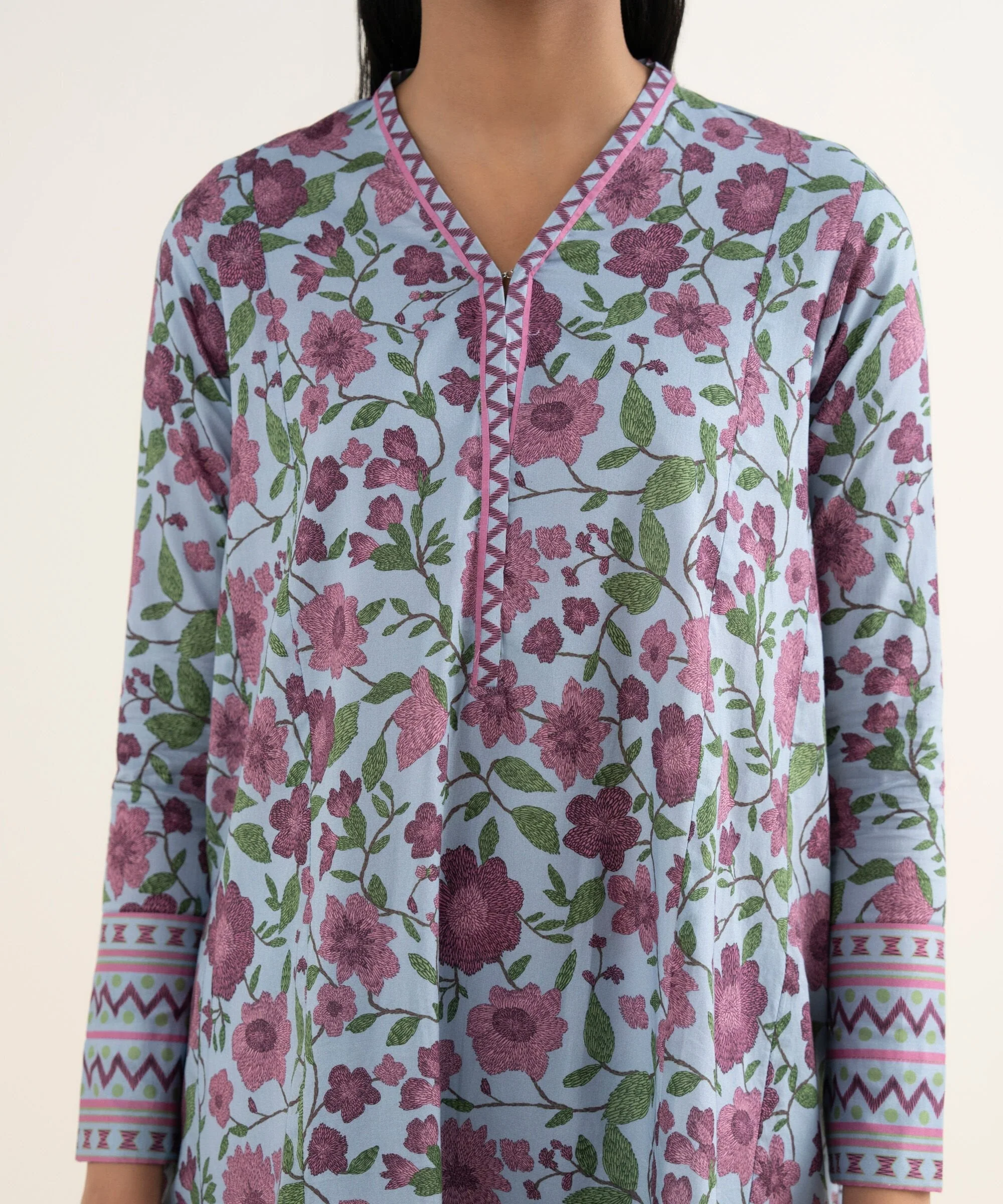 Sapphire Stitched 3 Piece Lawn 3PDDS26V0112 (Y-181 185) J(26) - Image 5