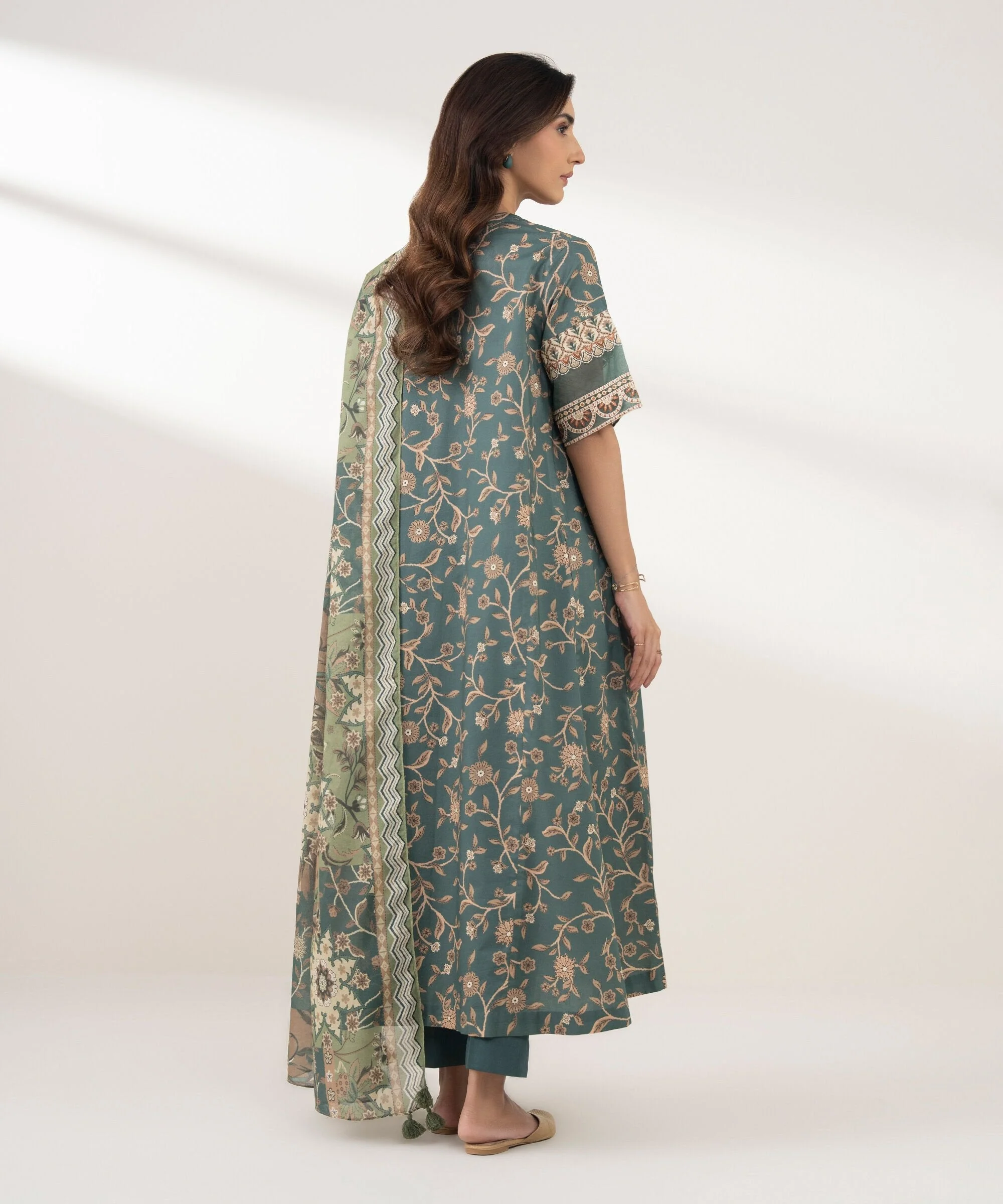 Sapphire Stitched 3 Piece Lawn 3PEDYS26V051 (Y-89 182) J(6) - Image 3