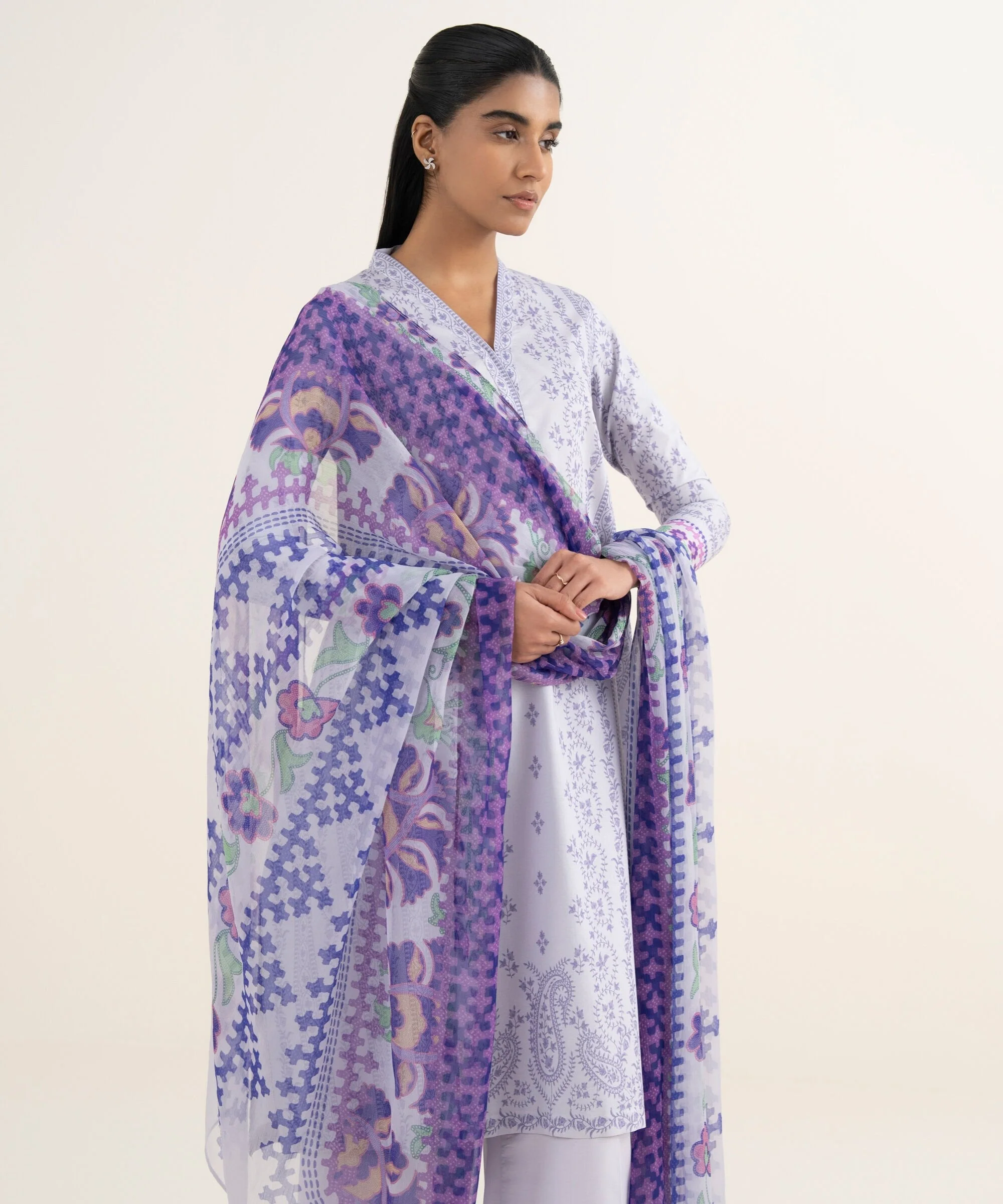 Sapphire Stitched 3 Piece Lawn 3PESGS26V022 (Y-91) J(9)