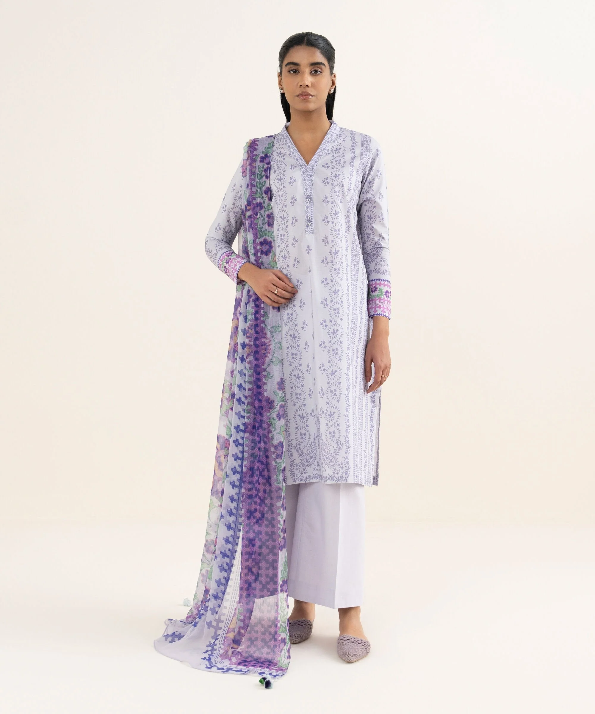 Sapphire Stitched 3 Piece Lawn 3PESGS26V022 (Y-91) J(9) - Image 2