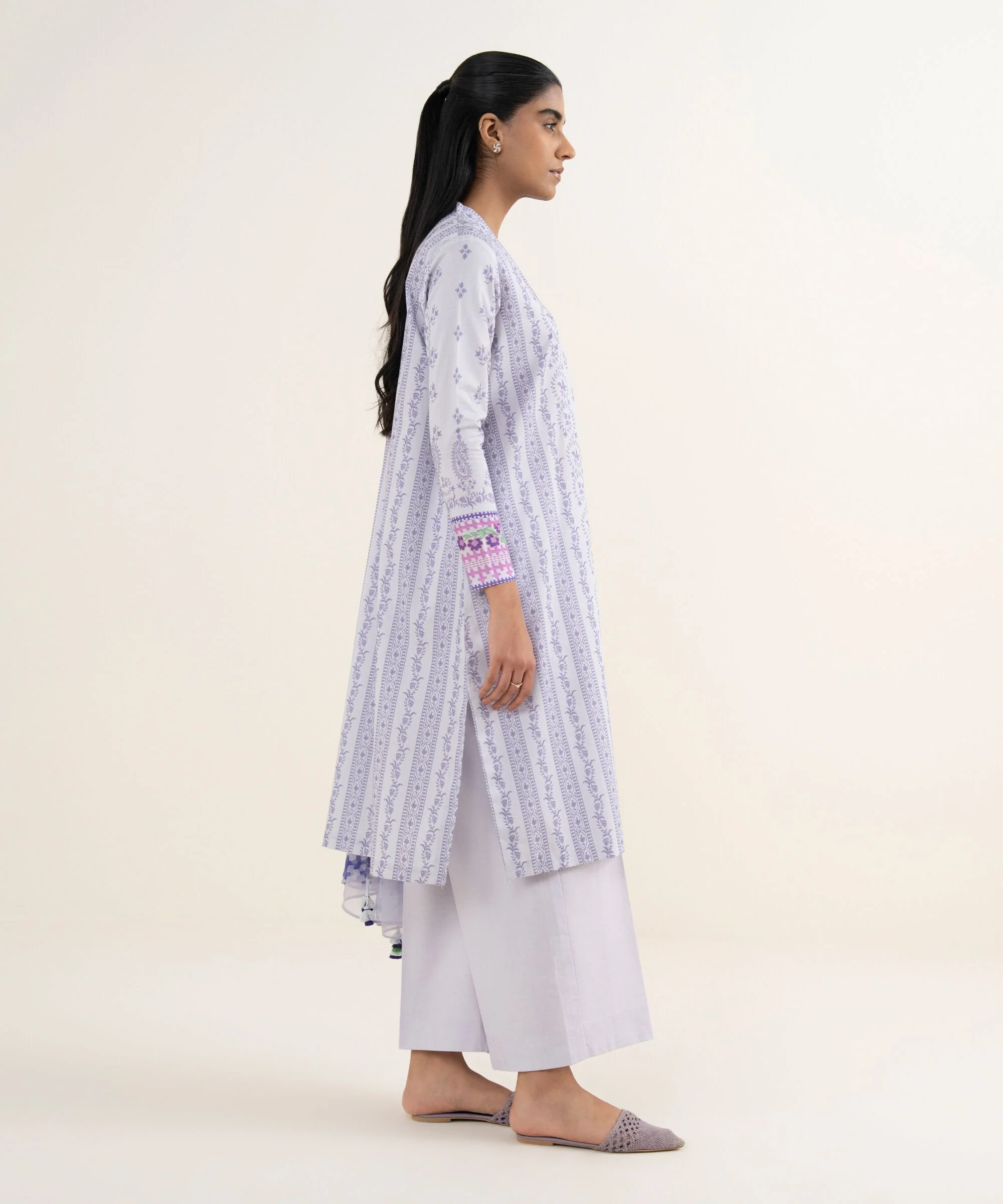 Sapphire Stitched 3 Piece Lawn 3PESGS26V022 (Y-91) J(9) - Image 3