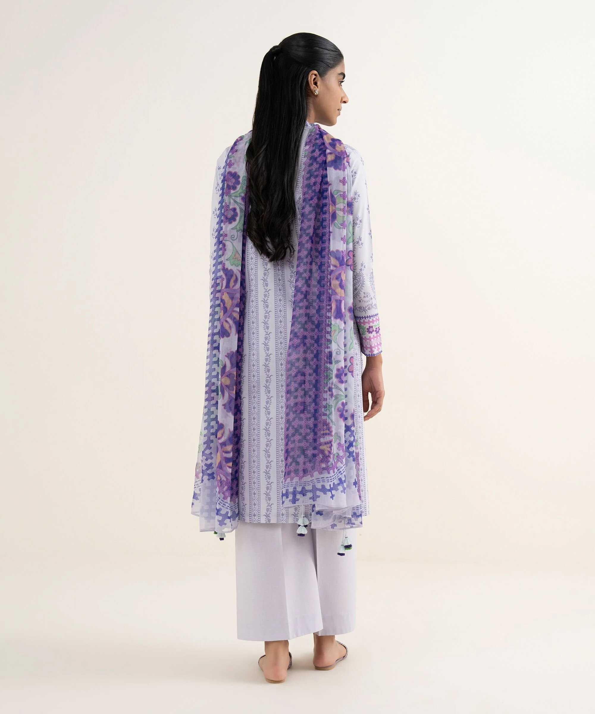 Sapphire Stitched 3 Piece Lawn 3PESGS26V022 (Y-91) J(9) - Image 4
