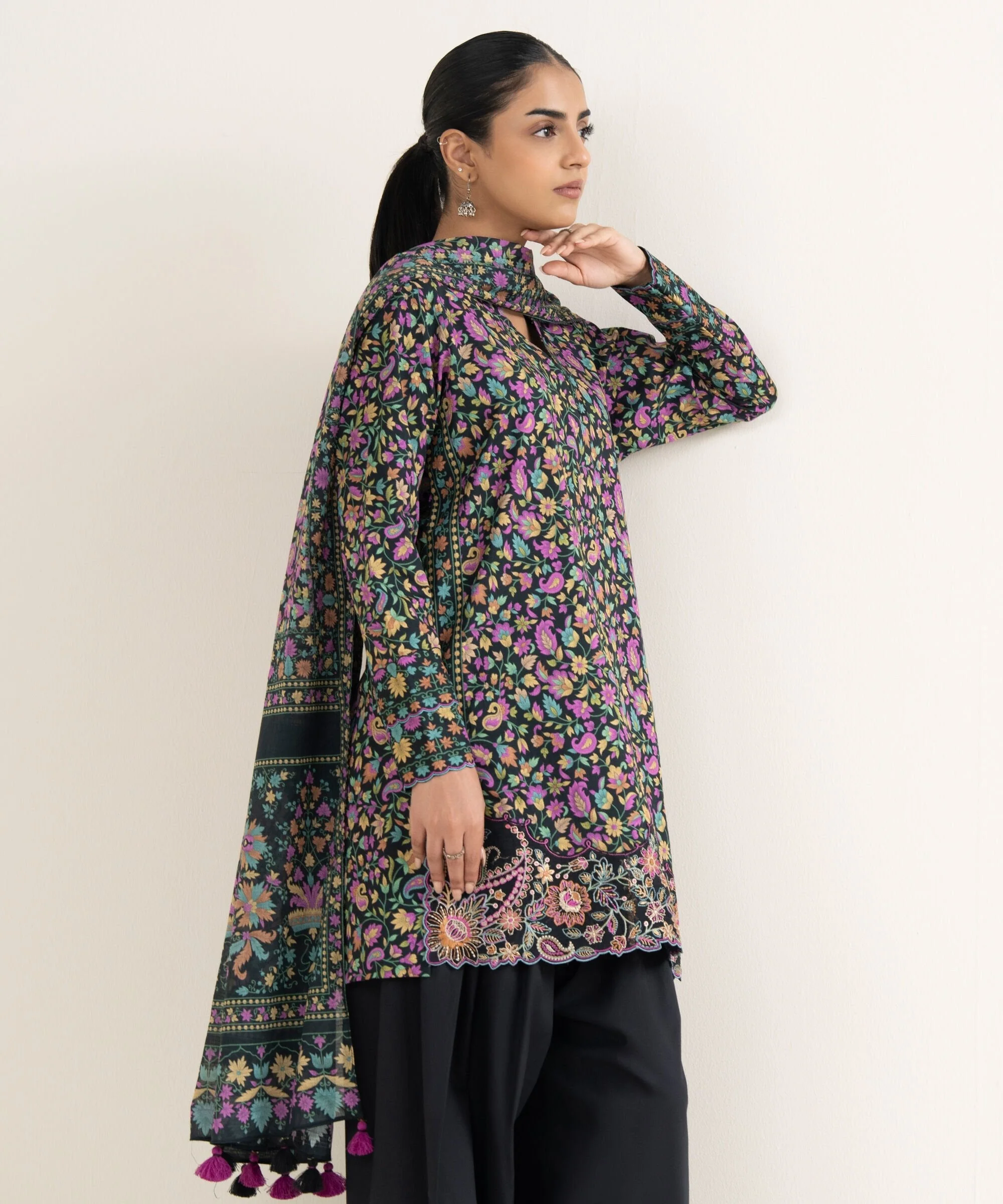 Sapphire Stitched 3 Piece Lawn EDYS26V0130B (Y-178)