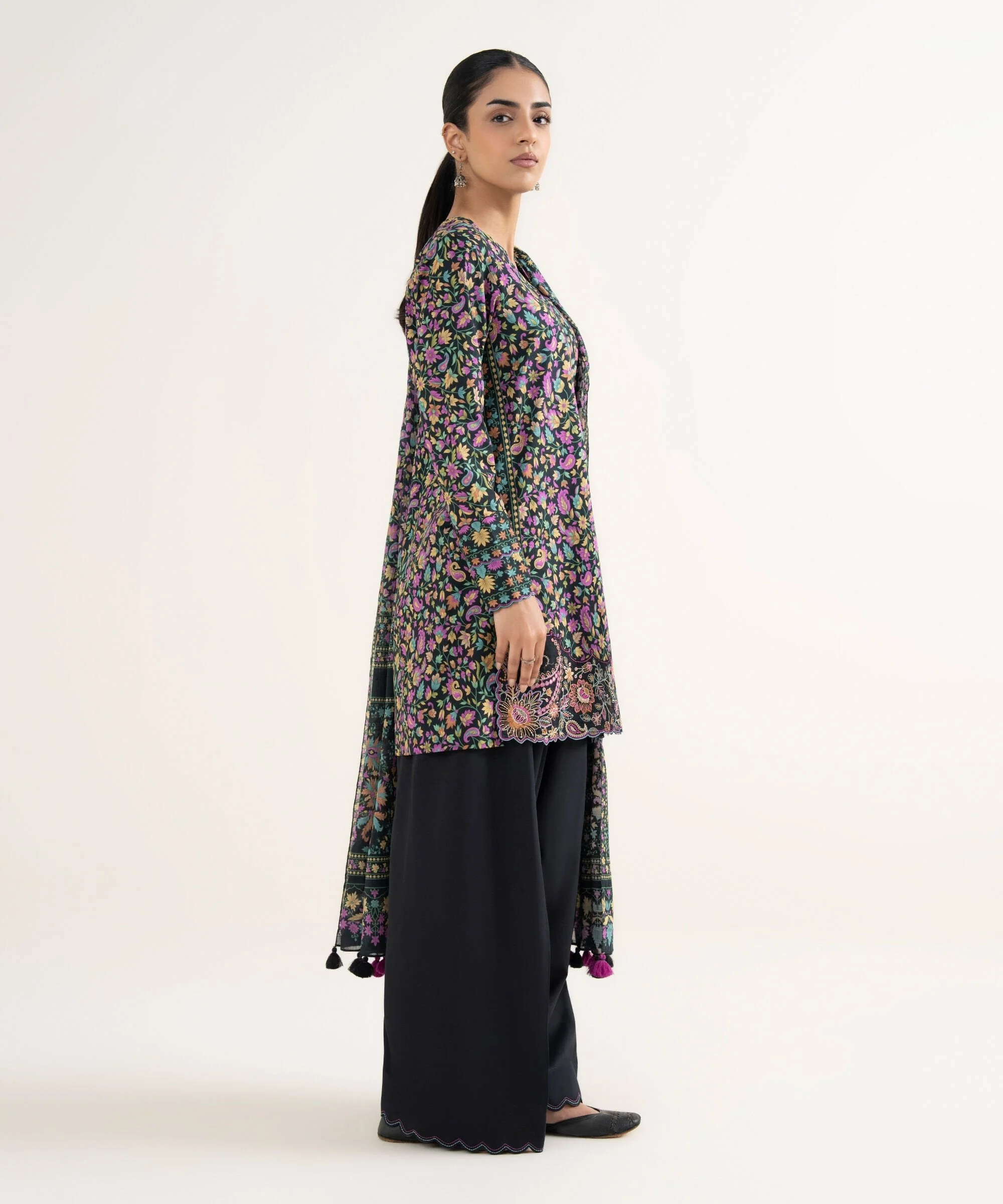 Sapphire Stitched 3 Piece Lawn EDYS26V0130B (Y-178) - Image 3
