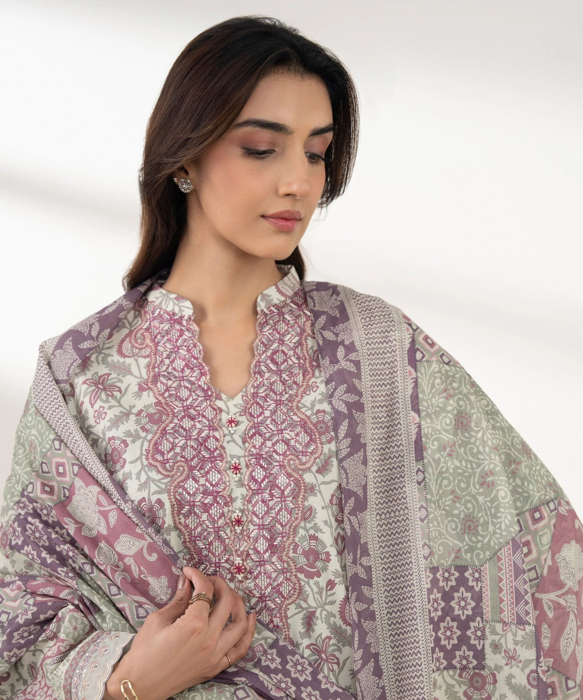 Sapphire Stitched 3 Piece Lawn PEDYS26V052B J(50) Y-174 177) - Image 2